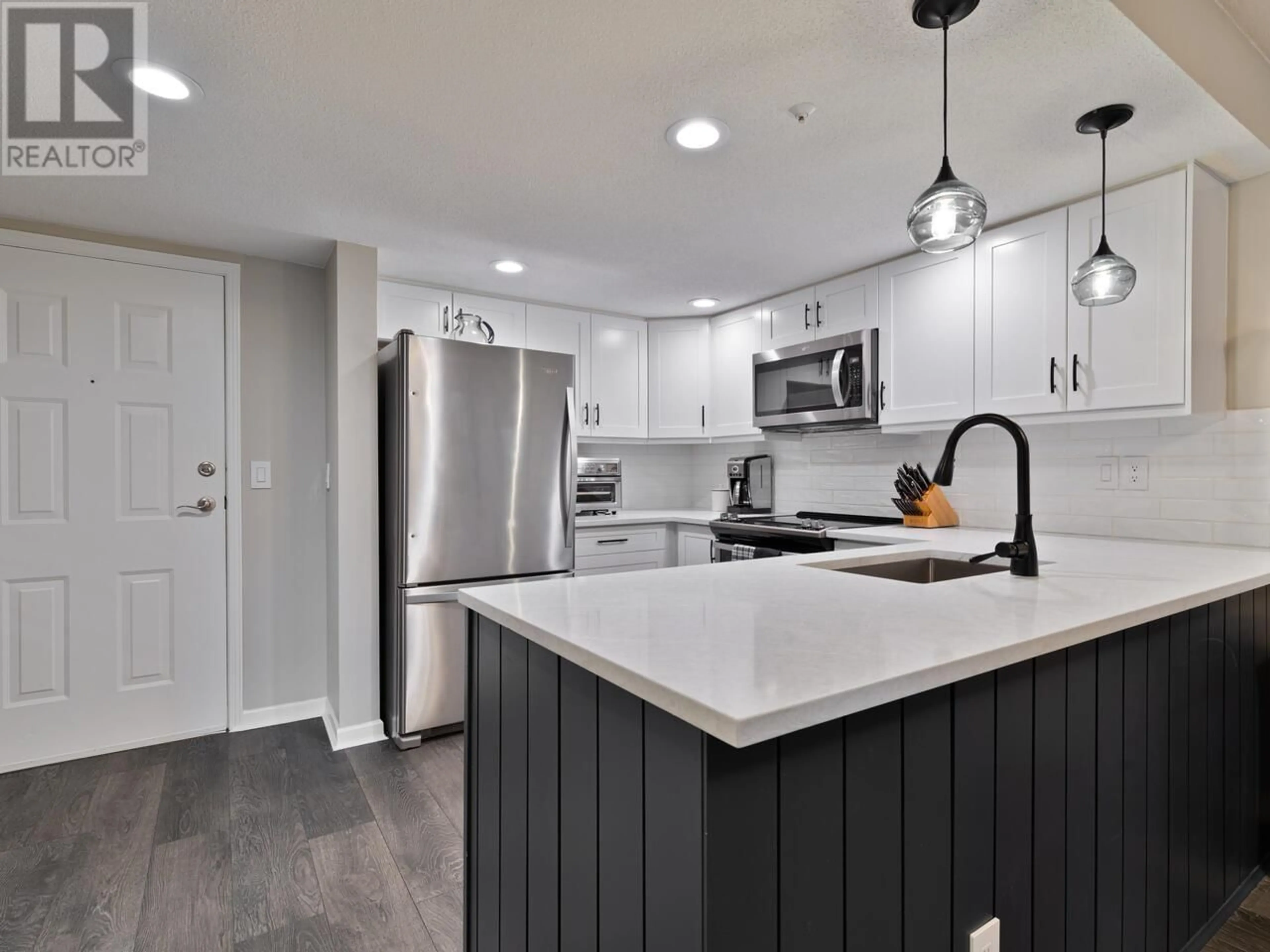 Contemporary kitchen for 304 78 RICHMOND STREET, New Westminster British Columbia V3L5T2