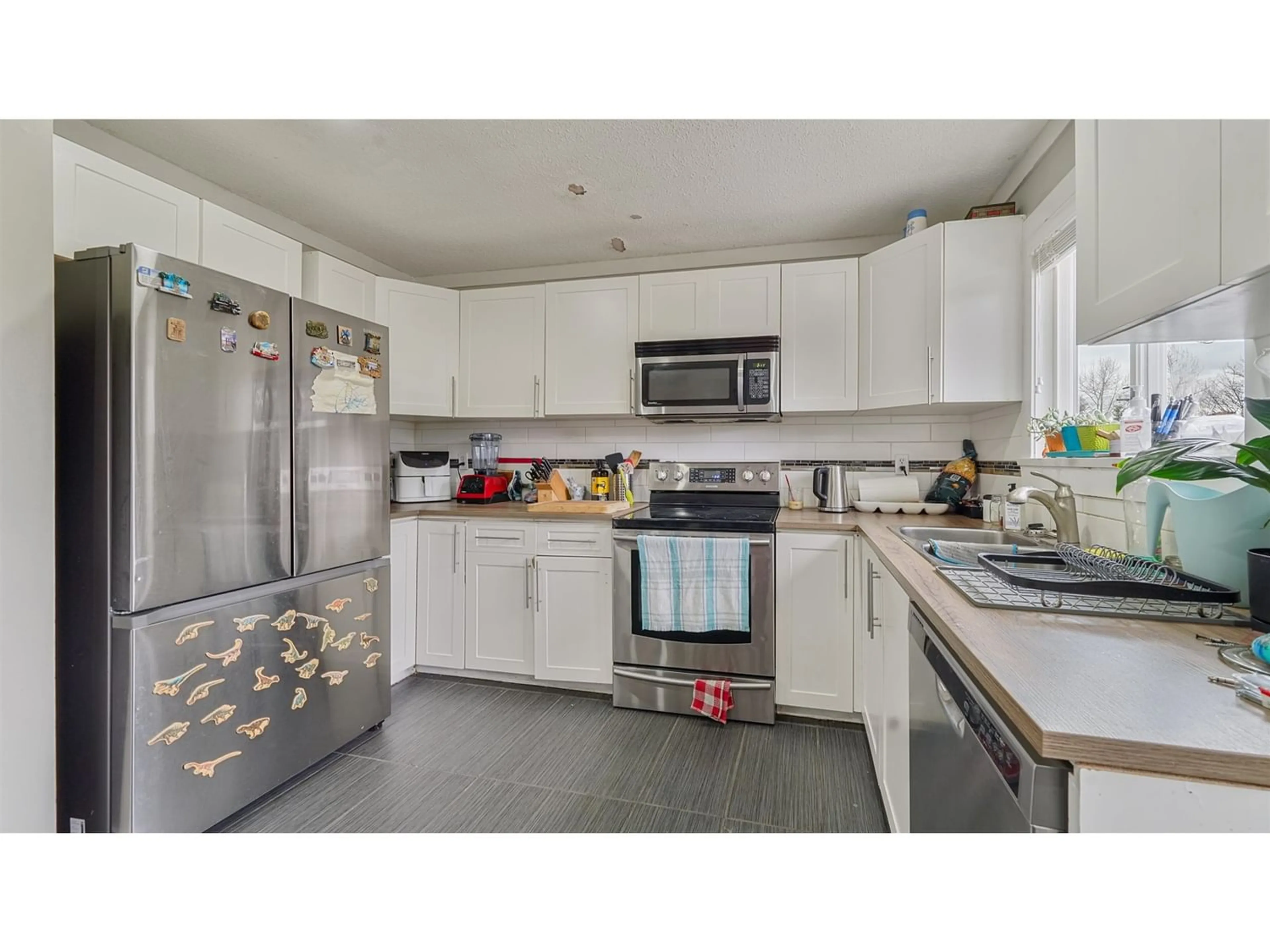 Standard kitchen for 2744 VALEMONT CRESCENT, Abbotsford British Columbia V2T3V5