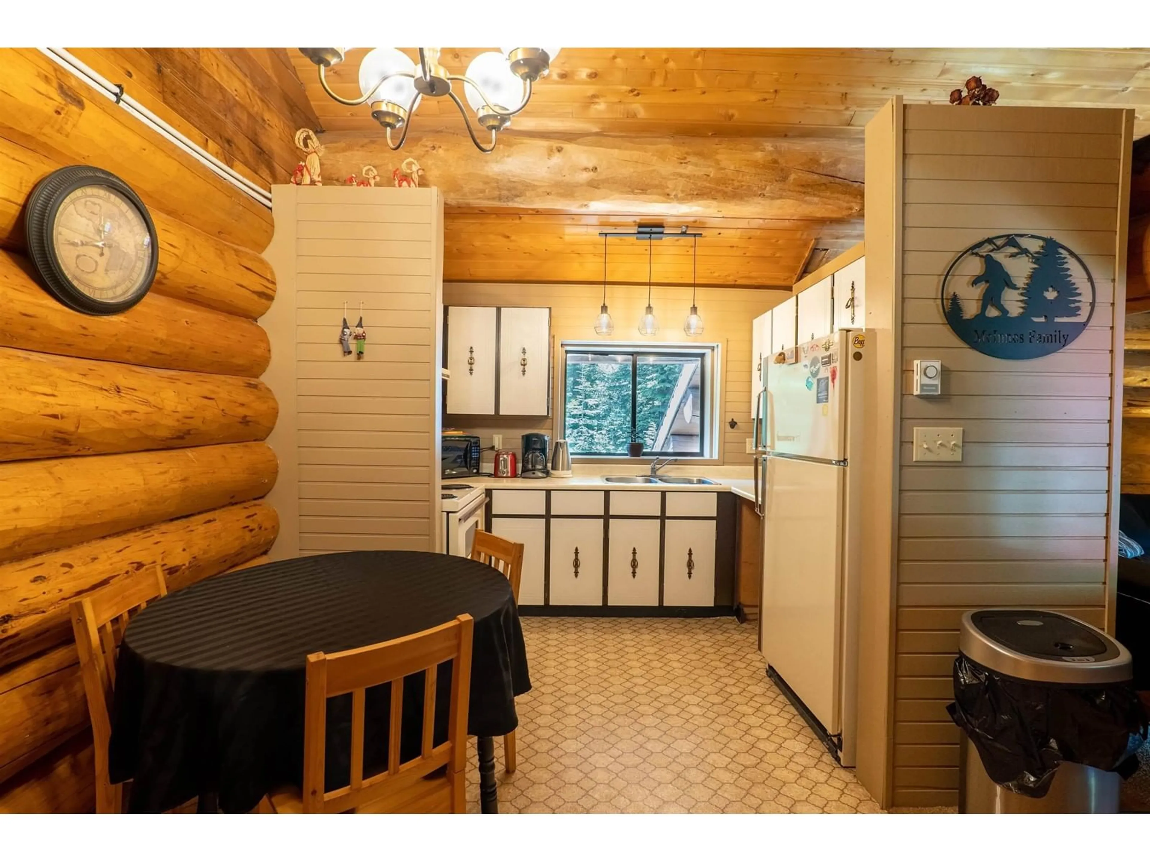 Standard kitchen, unknown for 4 - 20649 EDELWEISS, Mission British Columbia V0M1A1