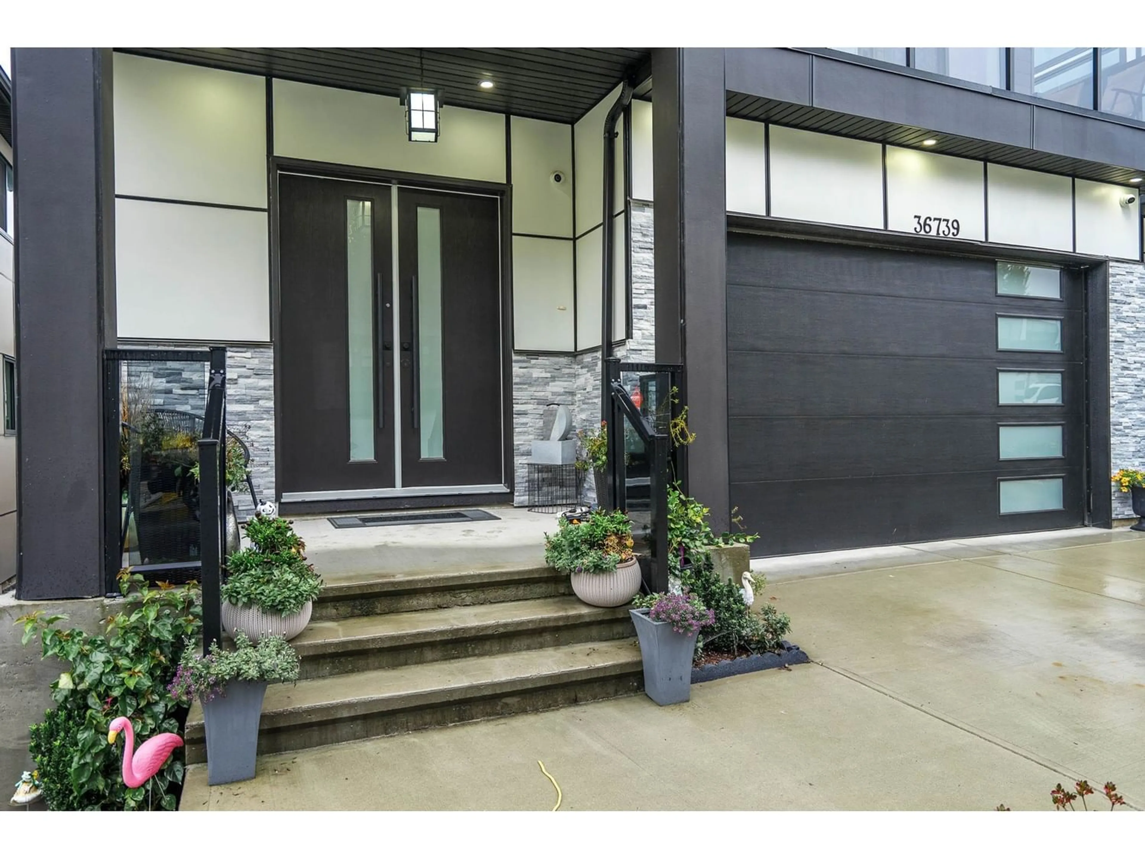 Indoor entryway for 36739 DIANNE BROOK AVENUE, Abbotsford British Columbia V3G0H4