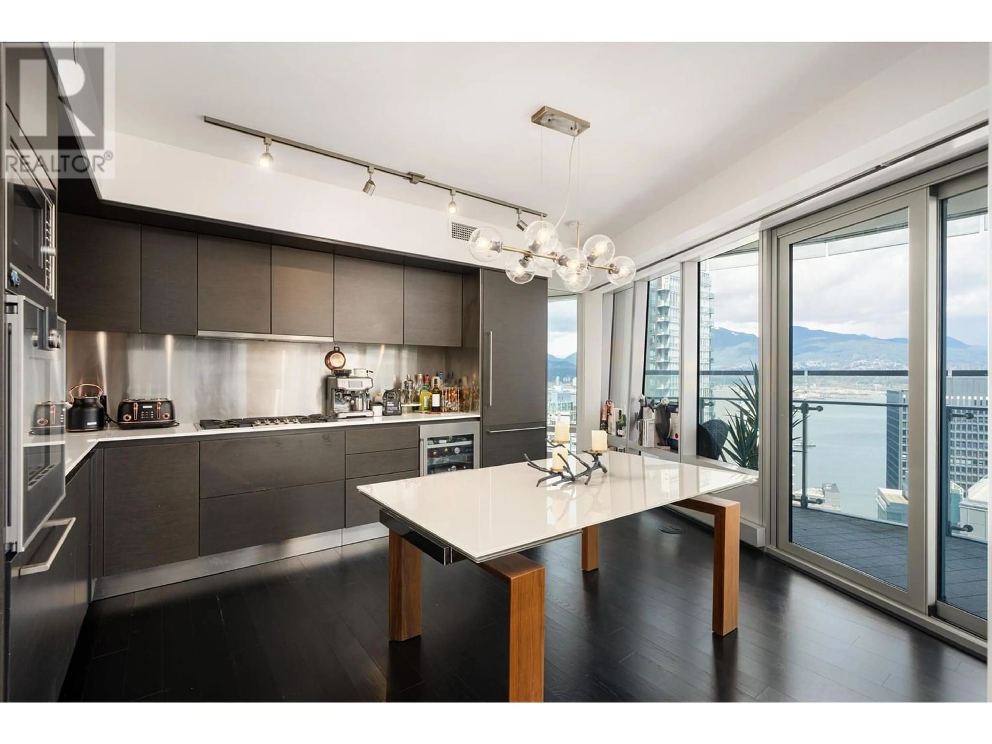 Contemporary kitchen for 3507 1151 W GEORGIA STREET, Vancouver British Columbia V6E0B3