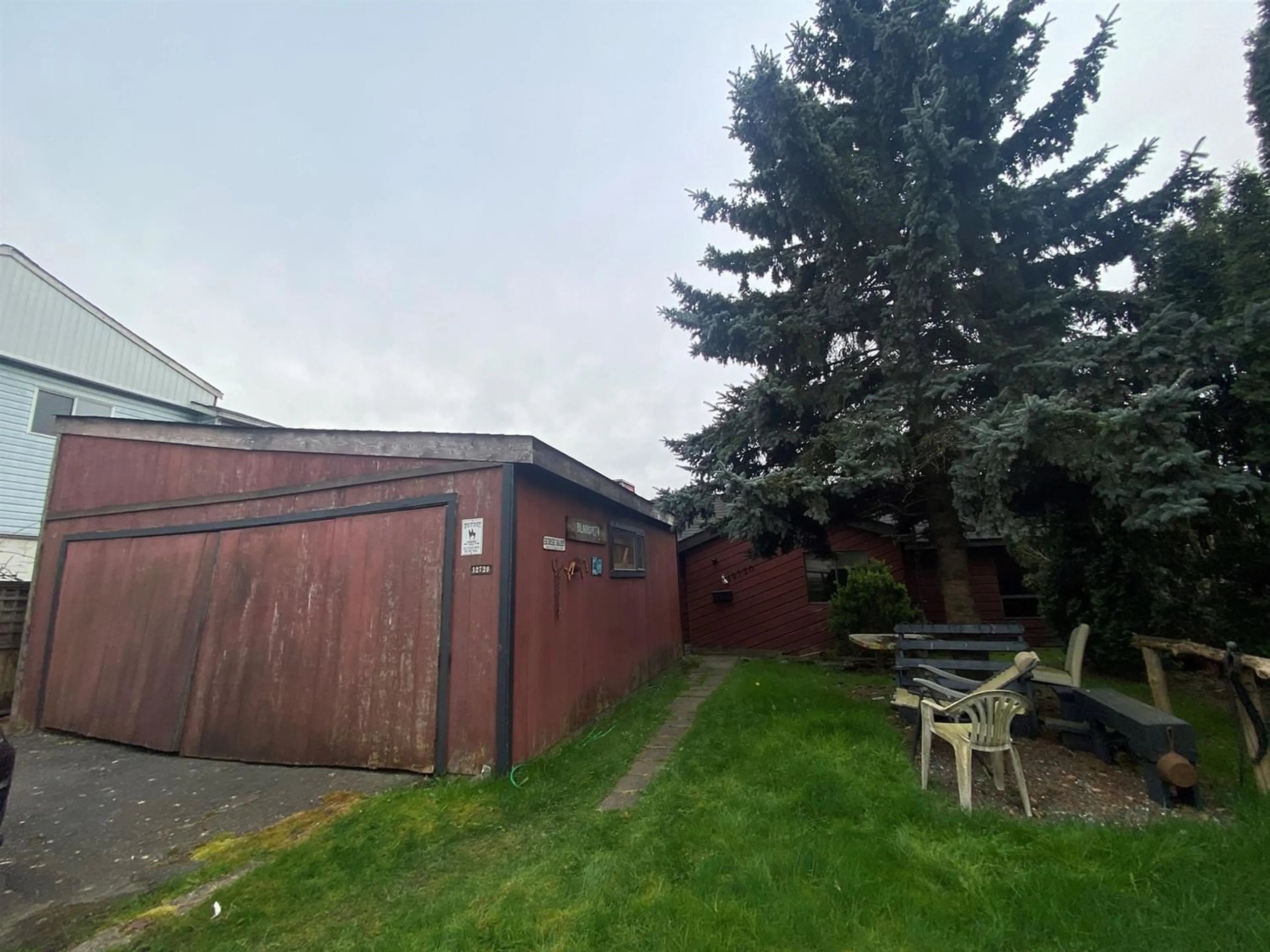 Fenced yard for 12720 114B AVENUE, Surrey British Columbia V3V3P5