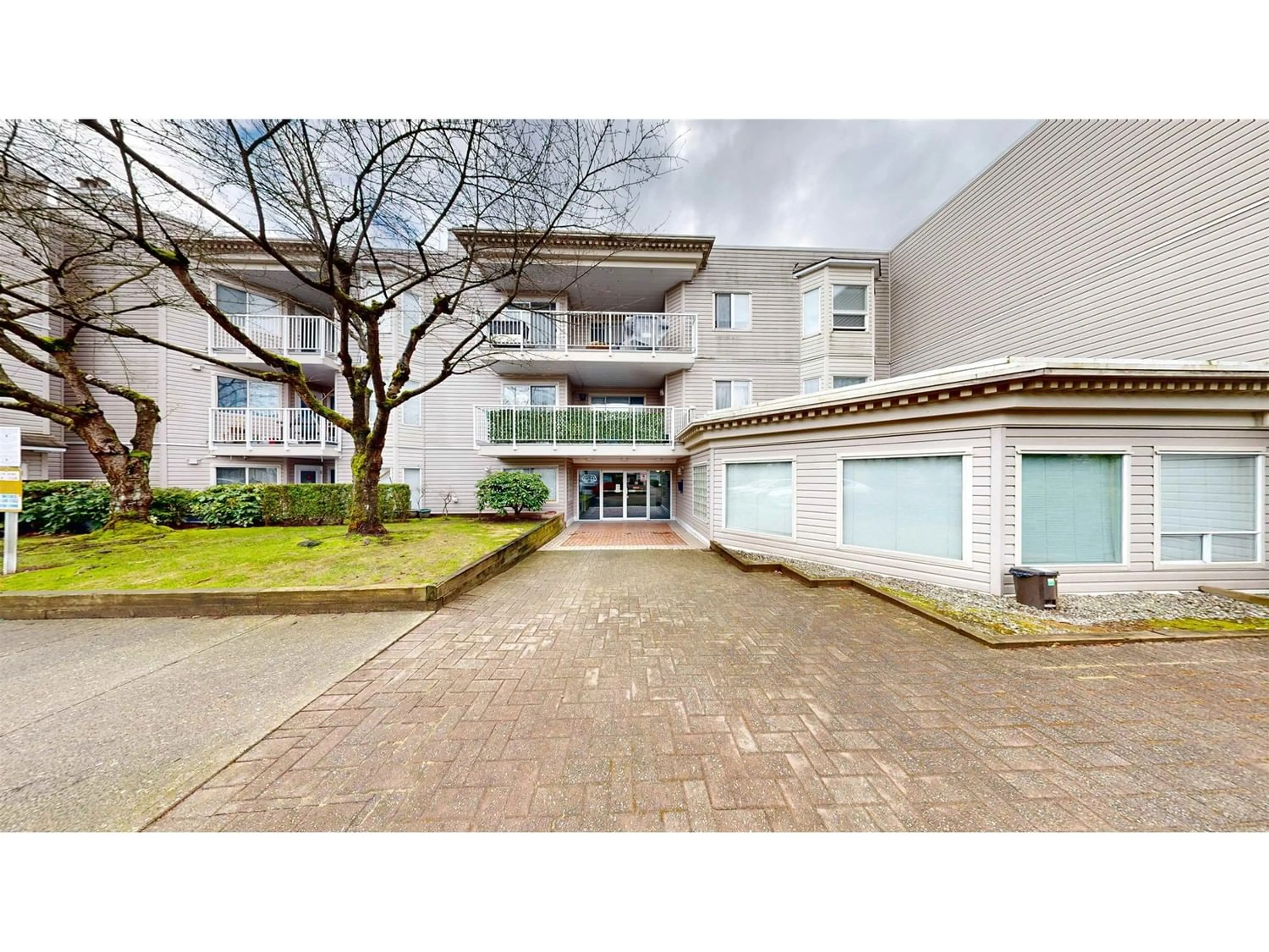 Outside view for 309 9940 151 STREET, Surrey British Columbia V3R0V3