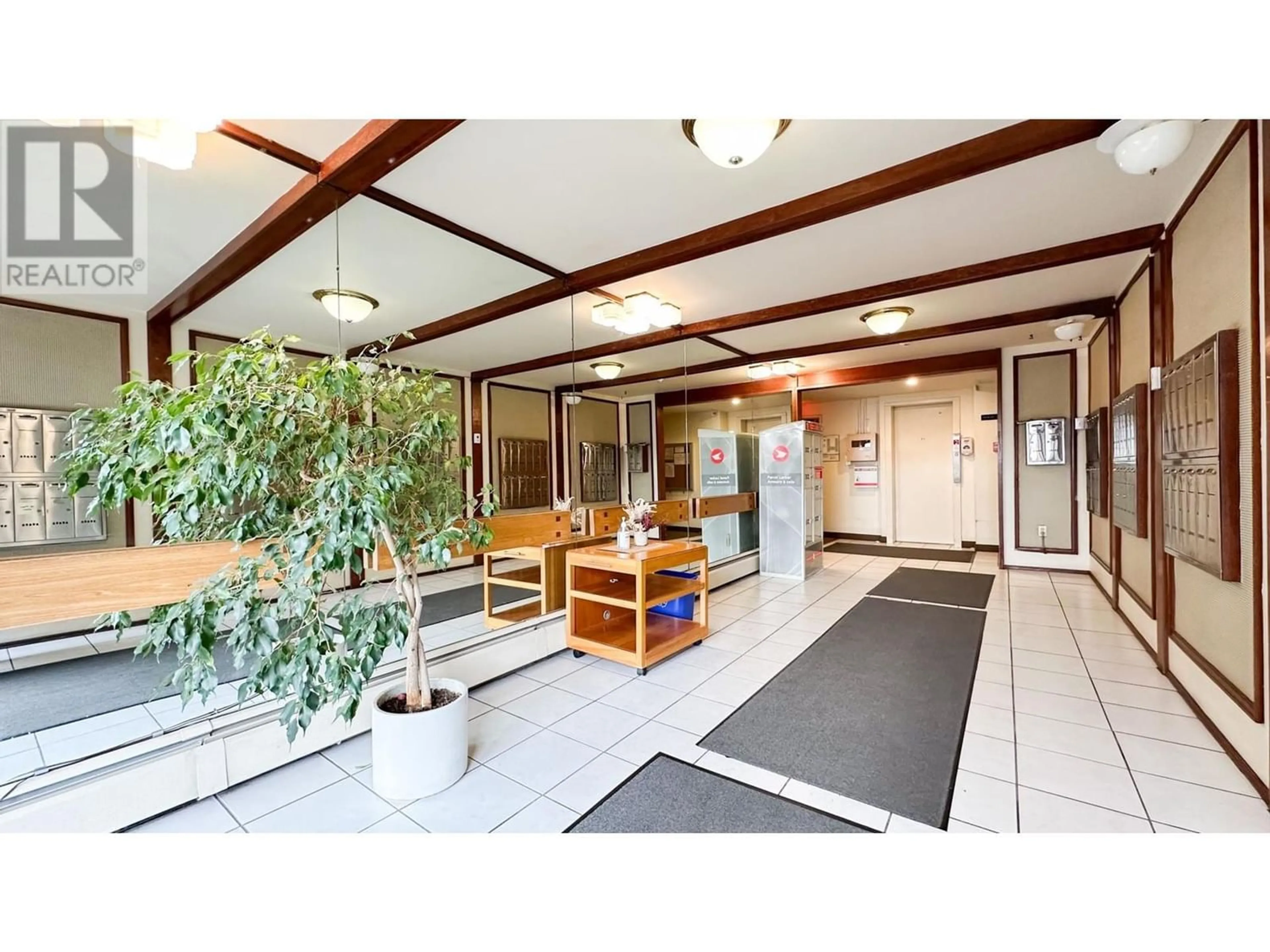 Indoor lobby for 124 2600 49TH AVENUE, Vancouver British Columbia V5S1J8