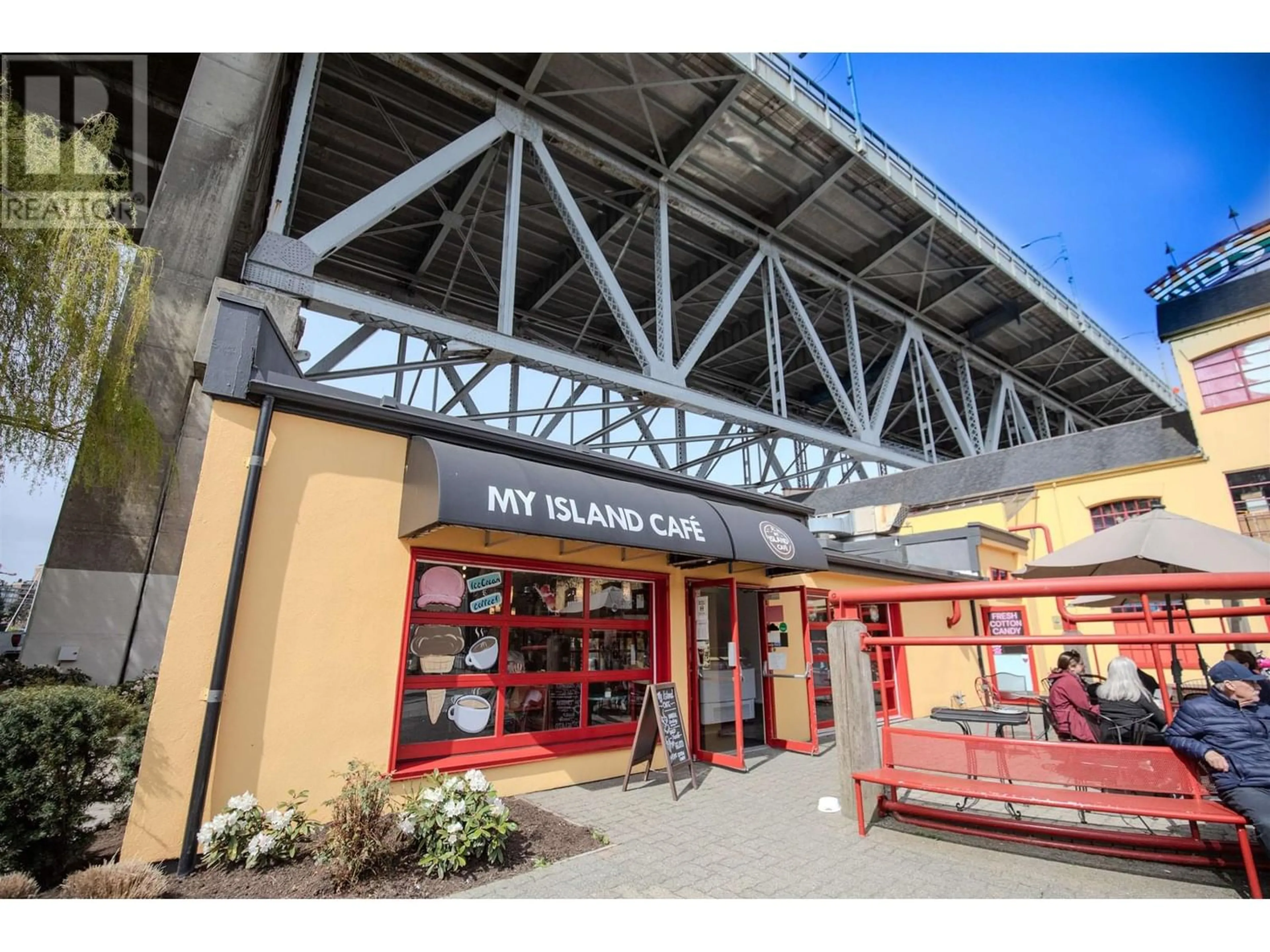 Indoor foyer for 42 1425 LAMEY'S MILL ROAD, Vancouver British Columbia V6H3W2