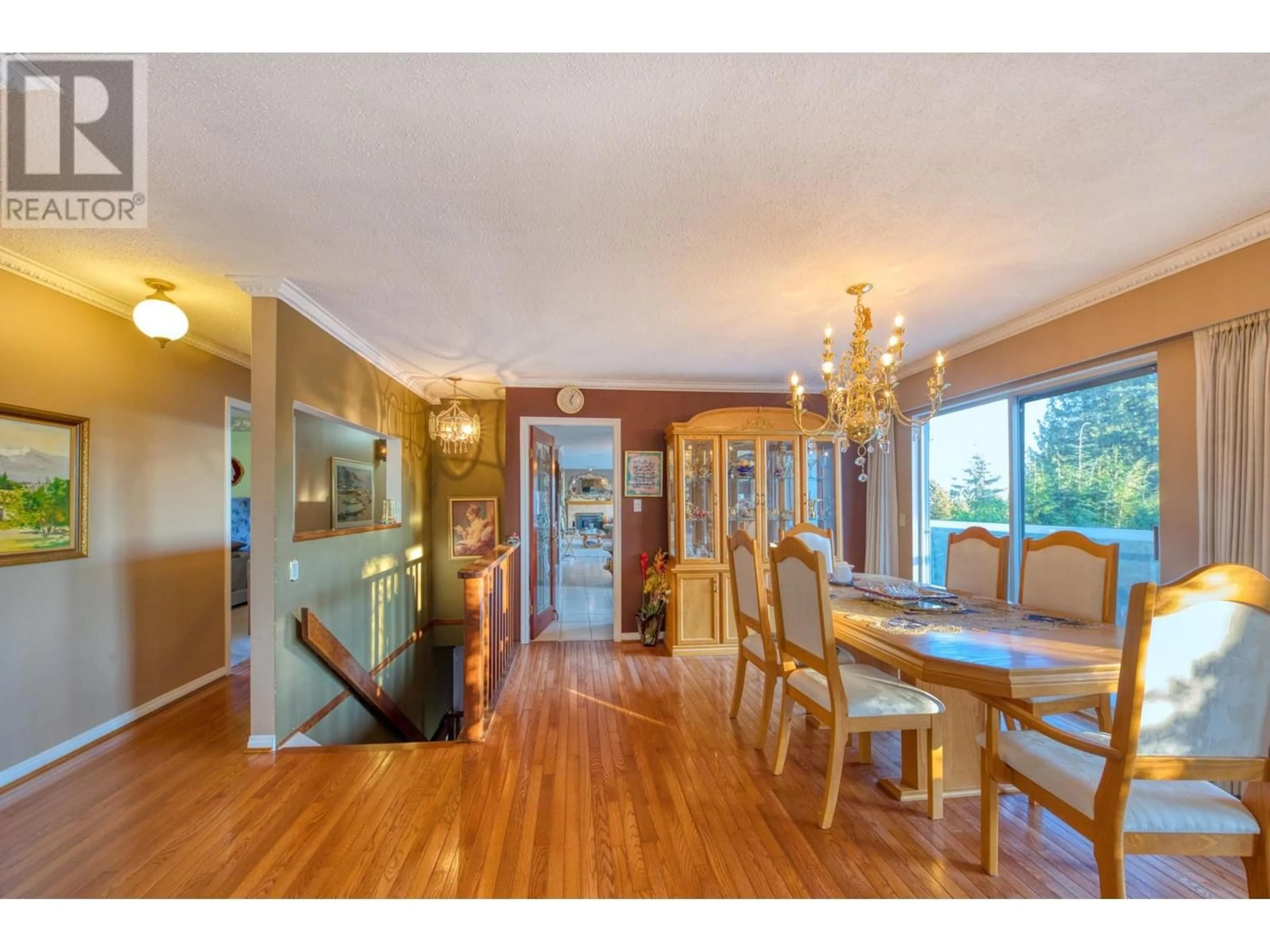 Dining room for 1087 EYREMOUNT DRIVE, West Vancouver British Columbia V7S2B8