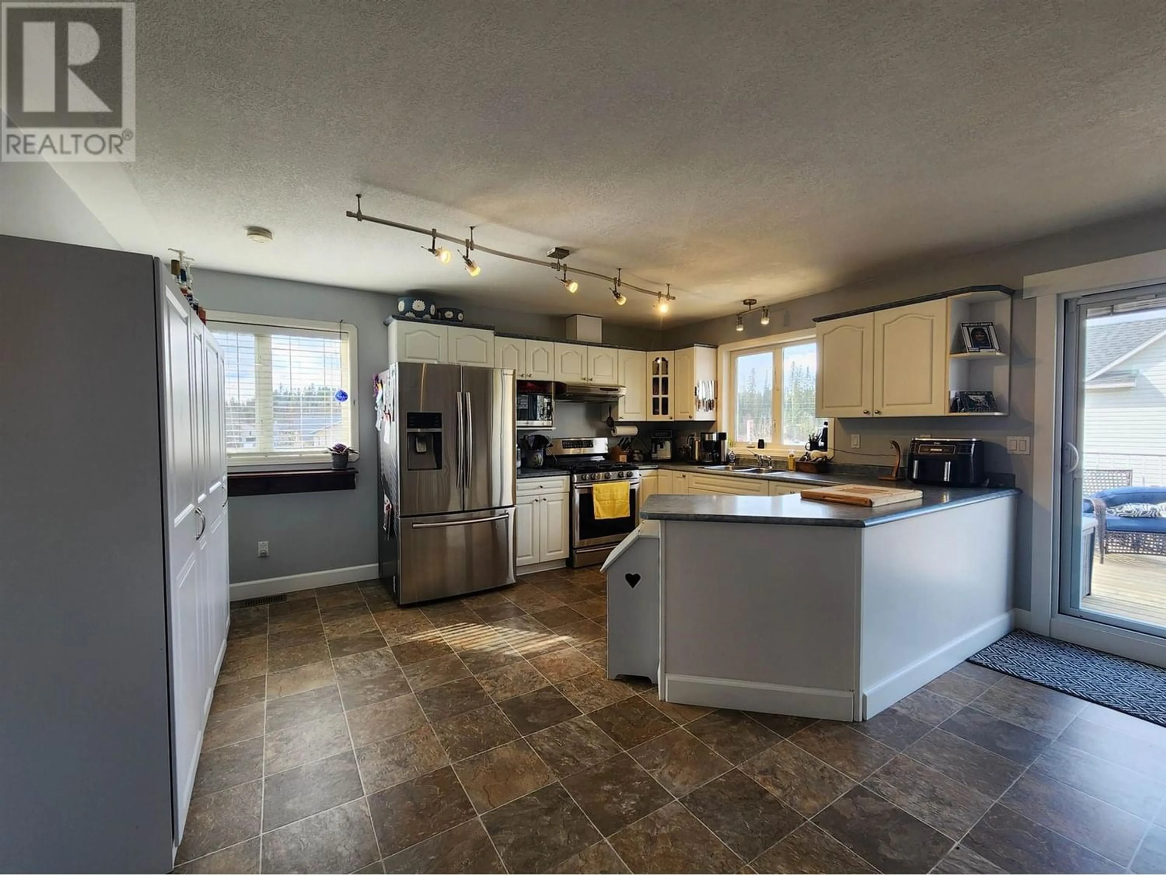Kitchen for 3454 CATHEDRAL AVENUE, Prince George British Columbia V2N5R2