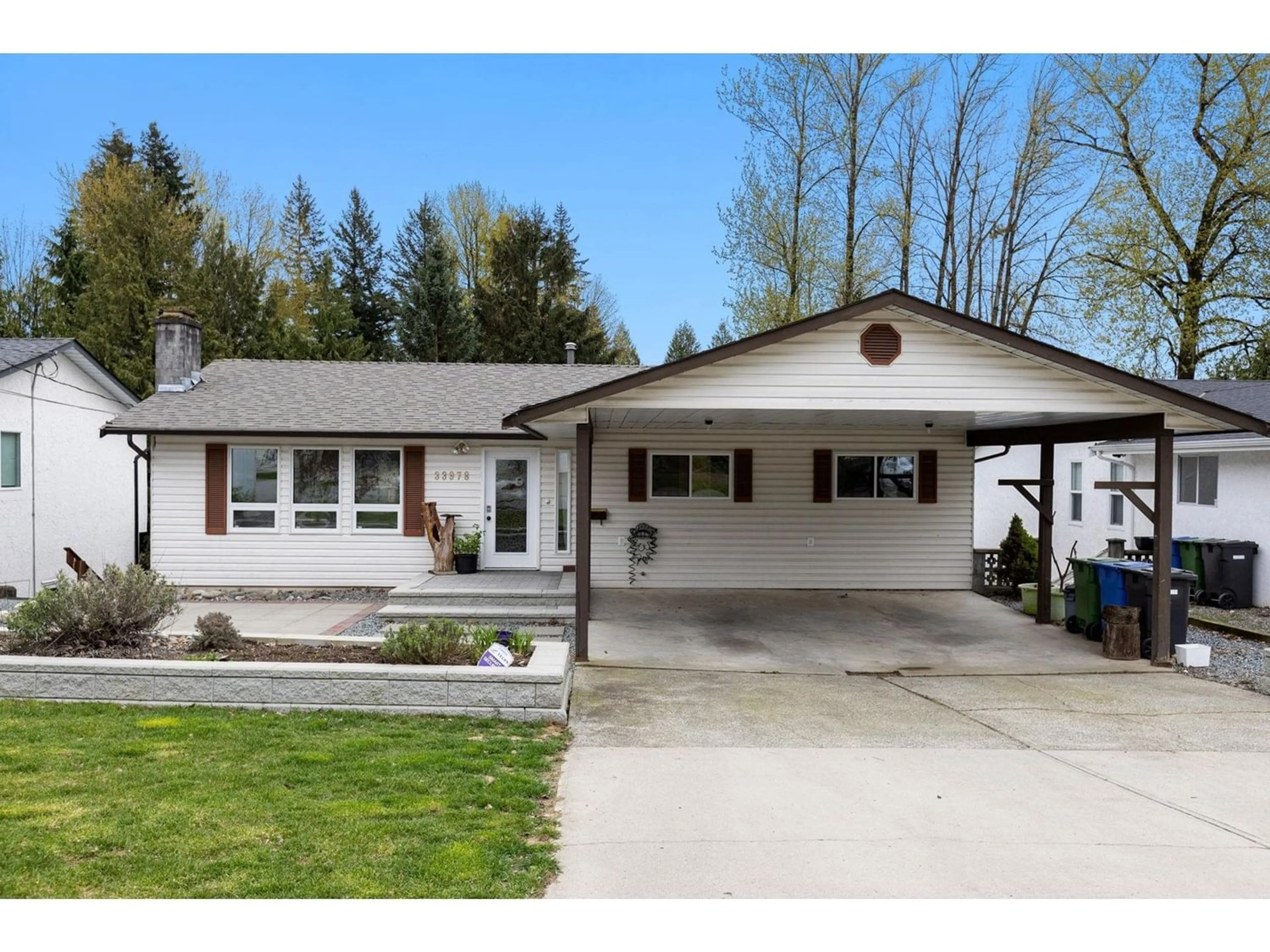Frontside or backside of a home for 33978 FERN STREET, Abbotsford British Columbia V2S6C3