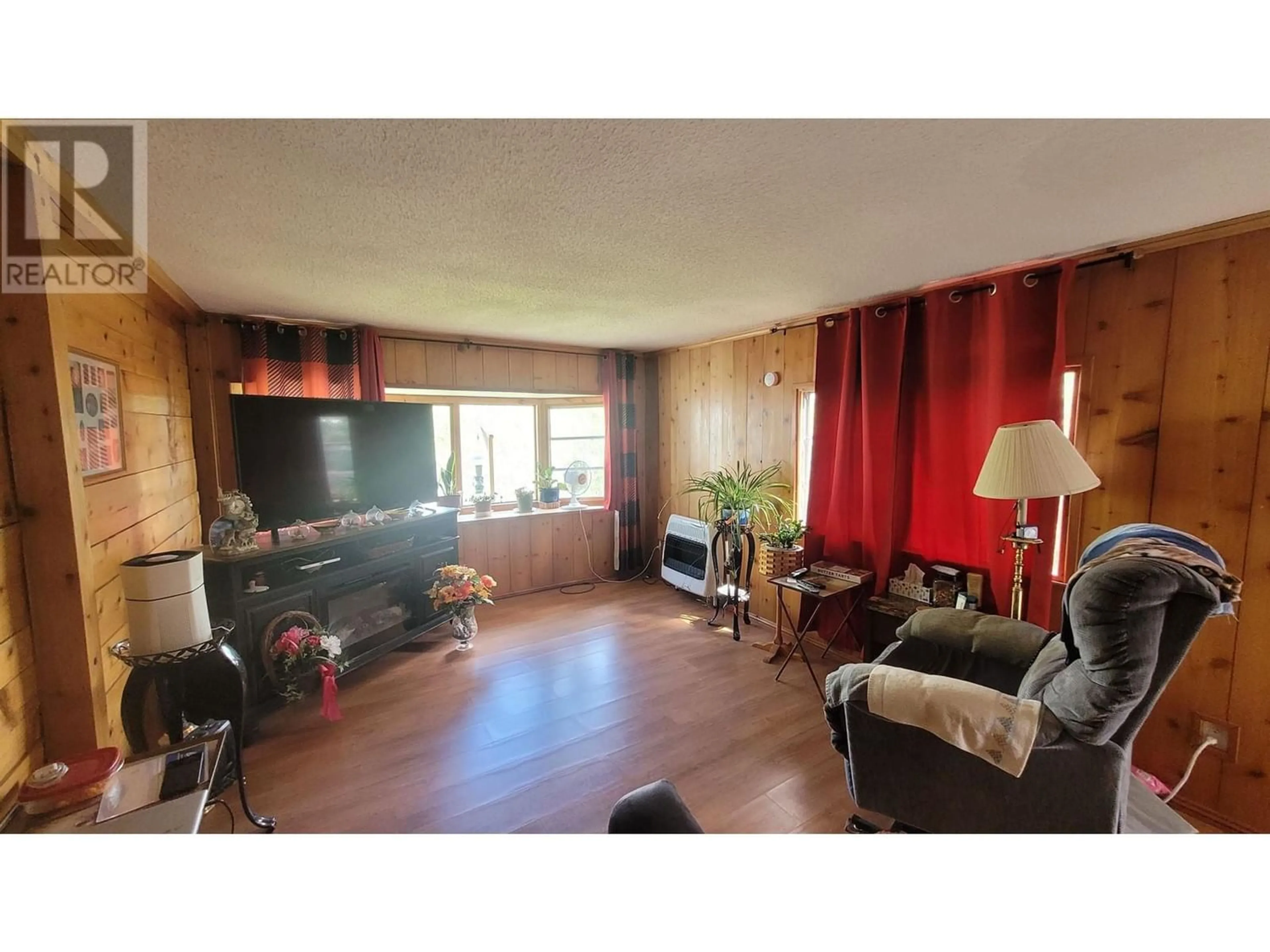Living room for 5475 ELLIOT LAKE ROAD, 100 Mile House British Columbia V0K2E1