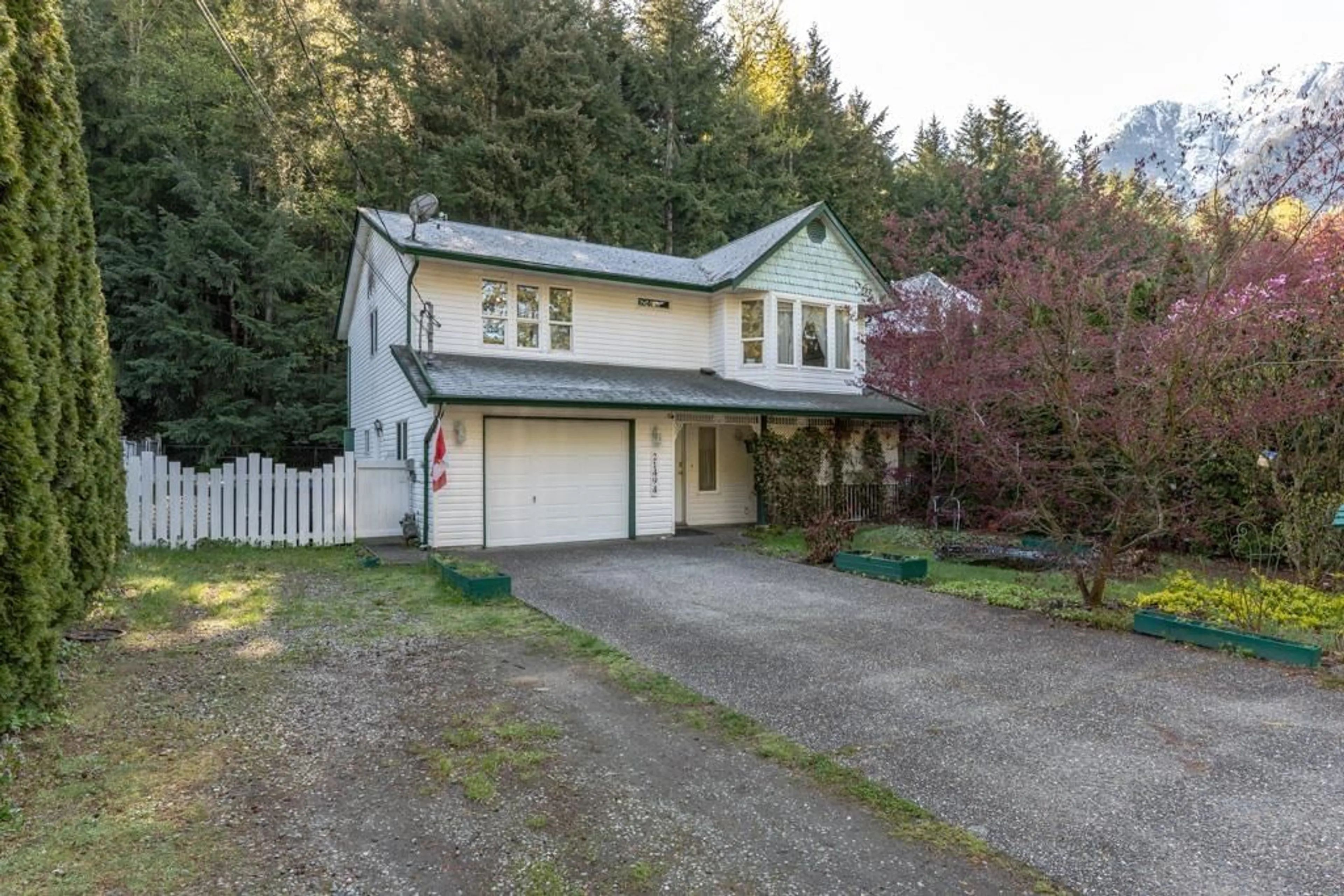 Frontside or backside of a home for 21494 RICHMOND DRIVE, Hope British Columbia V0X1L1