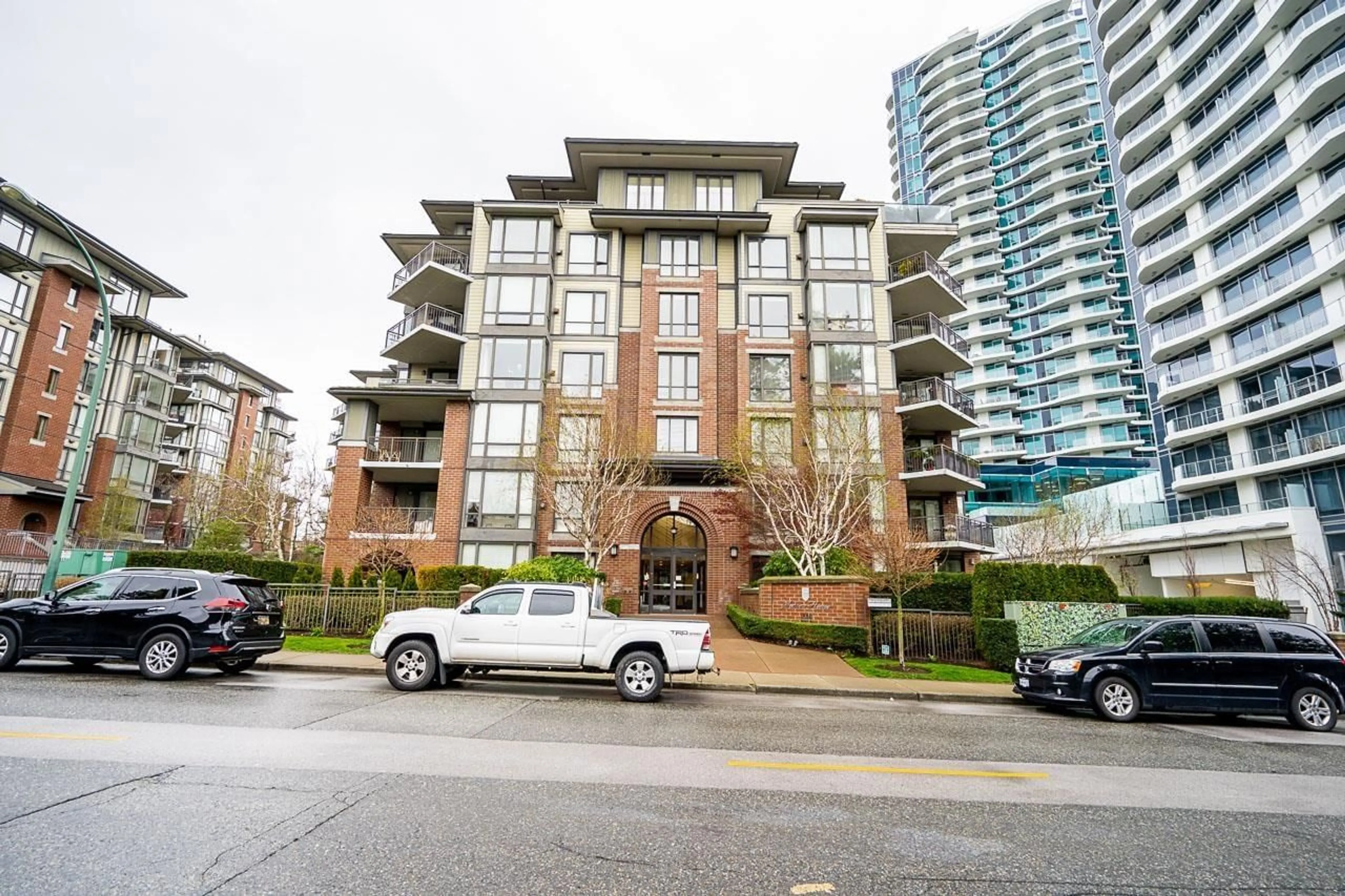 A pic from exterior of the house or condo for 502 1550 MARTIN STREET, White Rock British Columbia V4B5M3