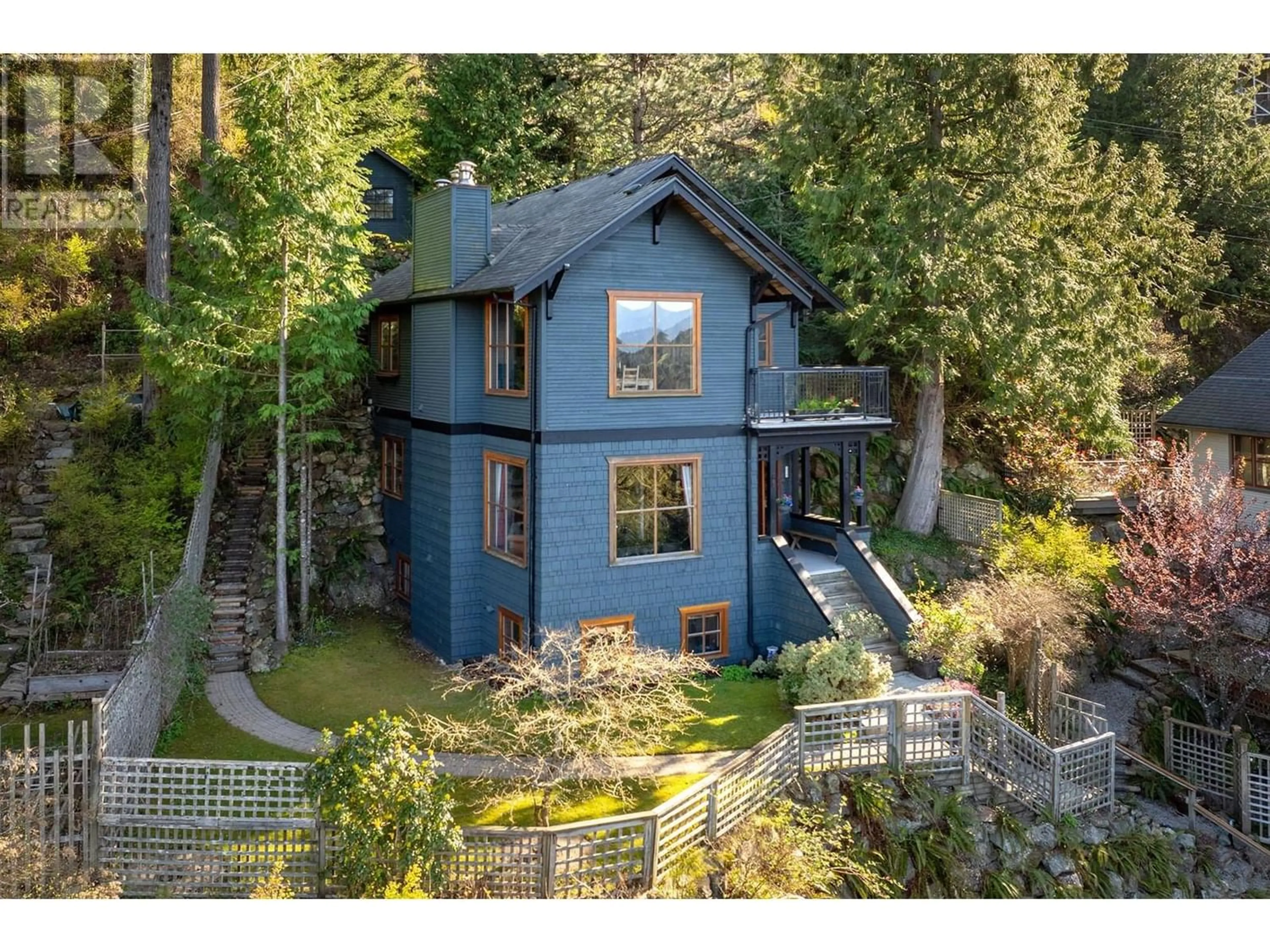 Cottage for 555 ROOCROFT LANE, Bowen Island British Columbia V0N1G2