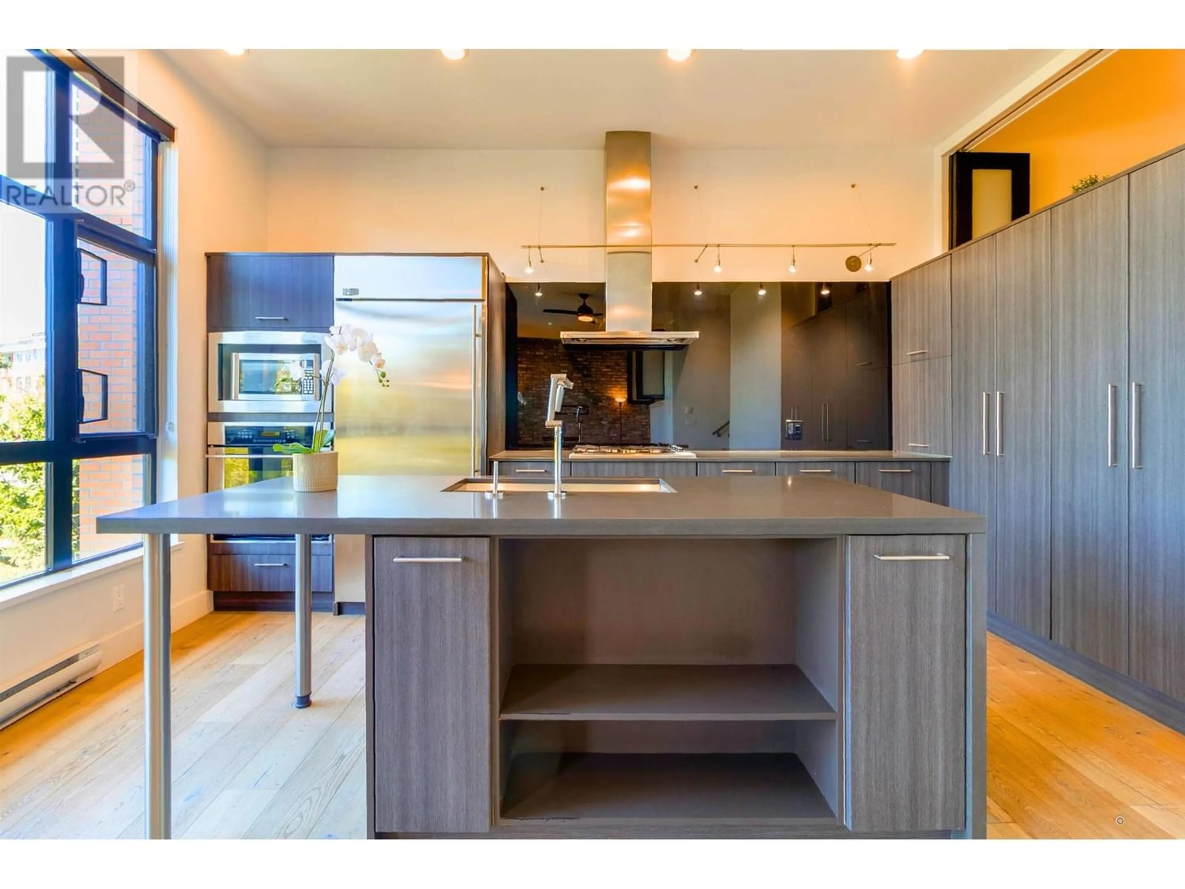 Contemporary kitchen for 204 220 SALTER STREET, New Westminster British Columbia V3M0H4