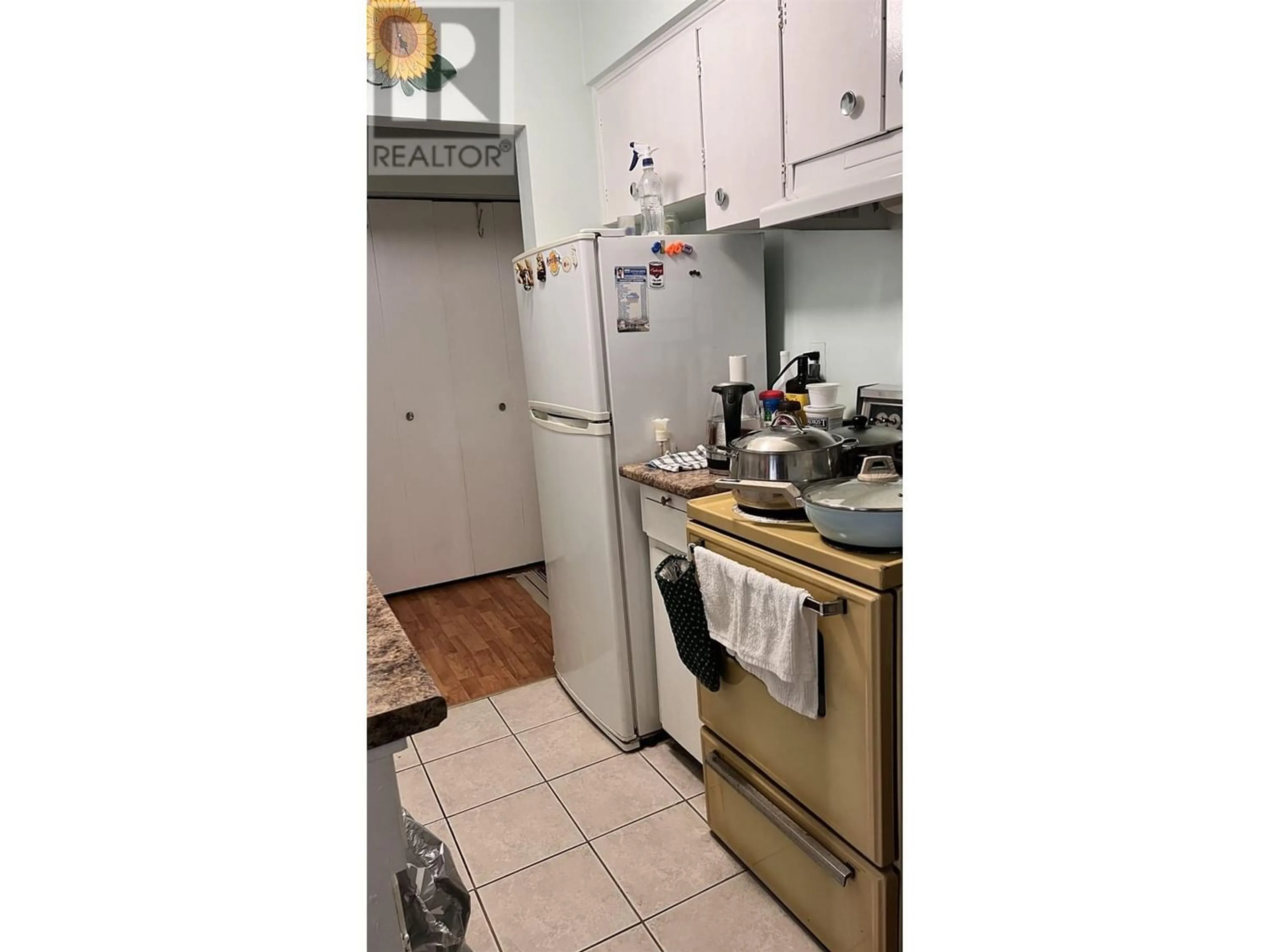 Standard kitchen for 317 36 E 14TH AVENUE, Vancouver British Columbia V5T4C9