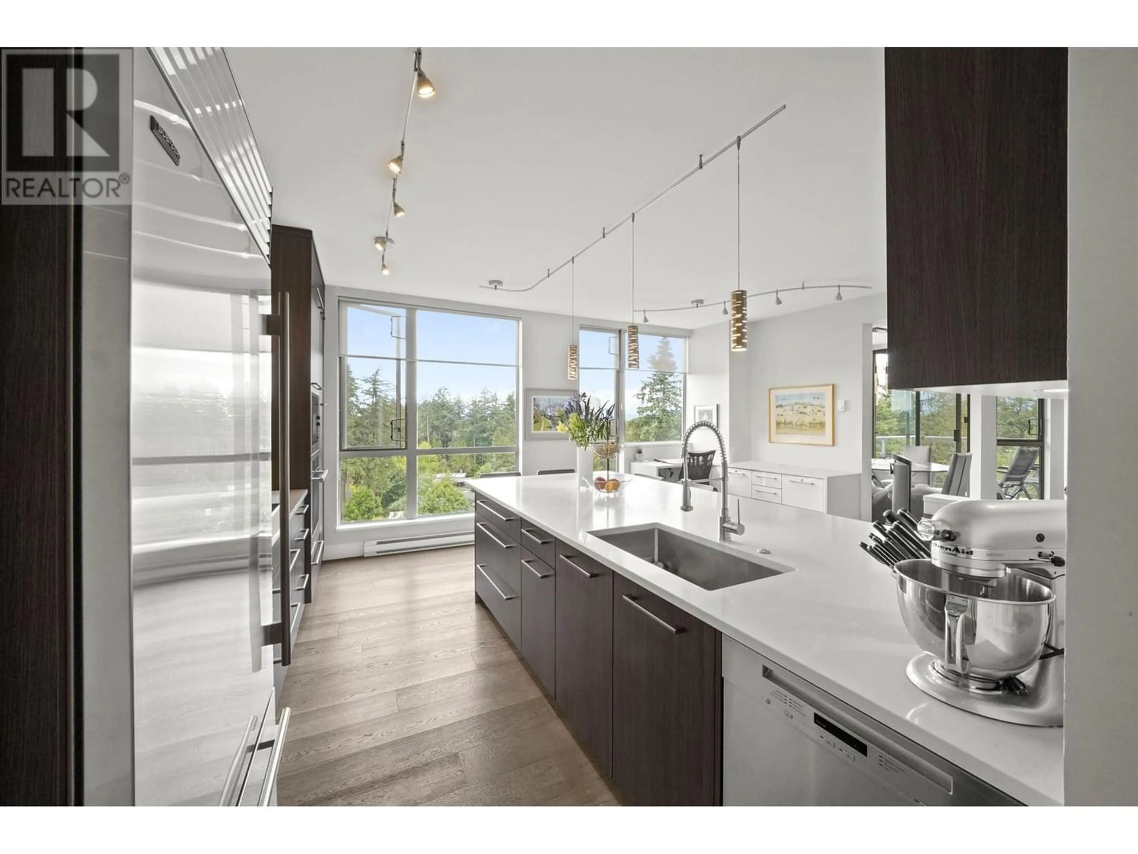 Contemporary kitchen for 1003 5657 HAMPTON PLACE, Vancouver British Columbia V6T2H4