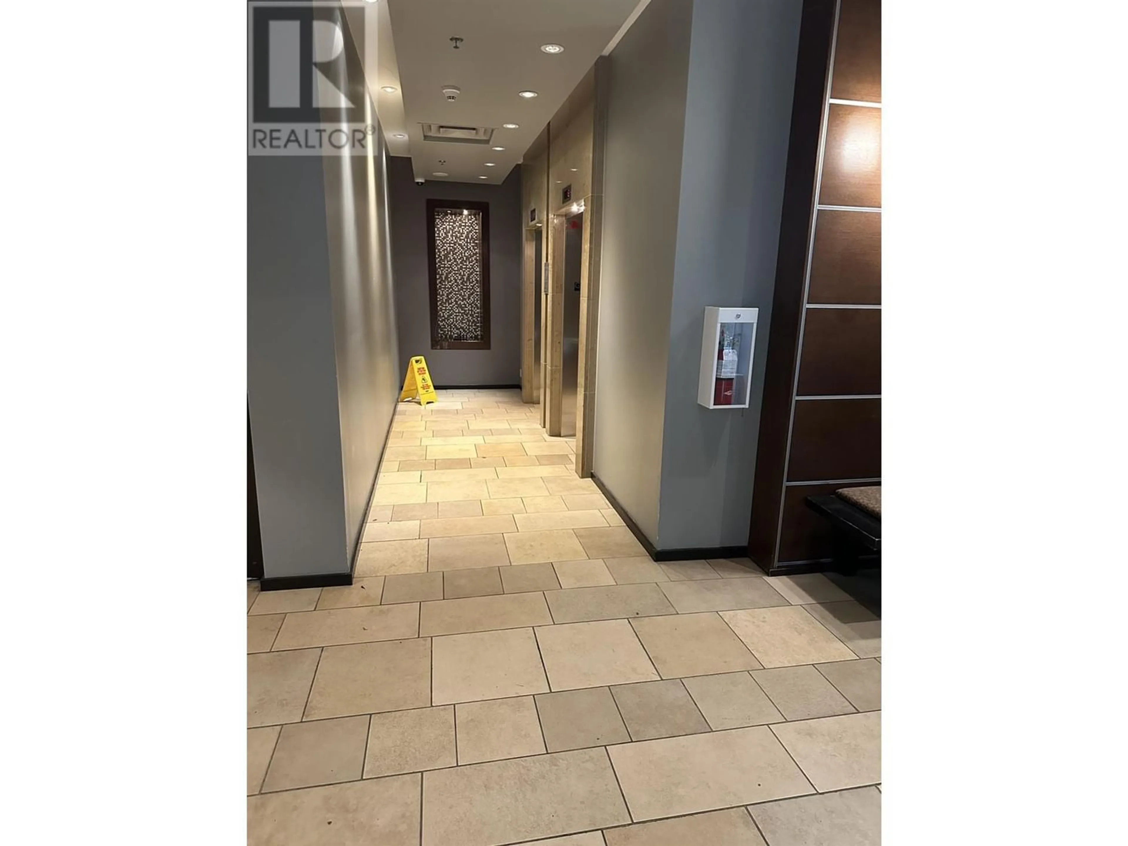 Indoor foyer for 603 822 SEYMOUR STREET, Vancouver British Columbia V6B1L7