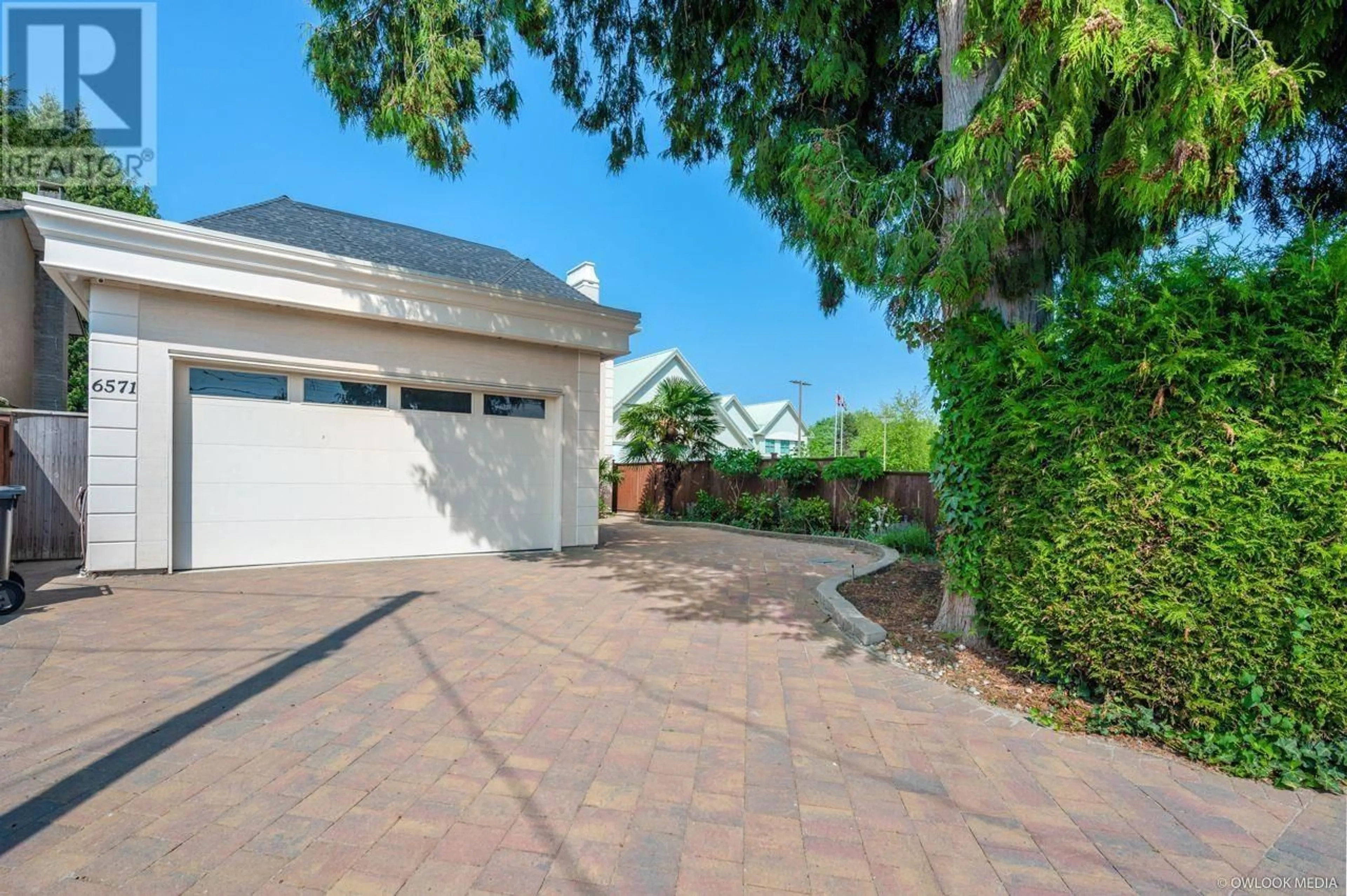 Frontside or backside of a home for 6571 LYNAS LANE, Richmond British Columbia V7C3K8