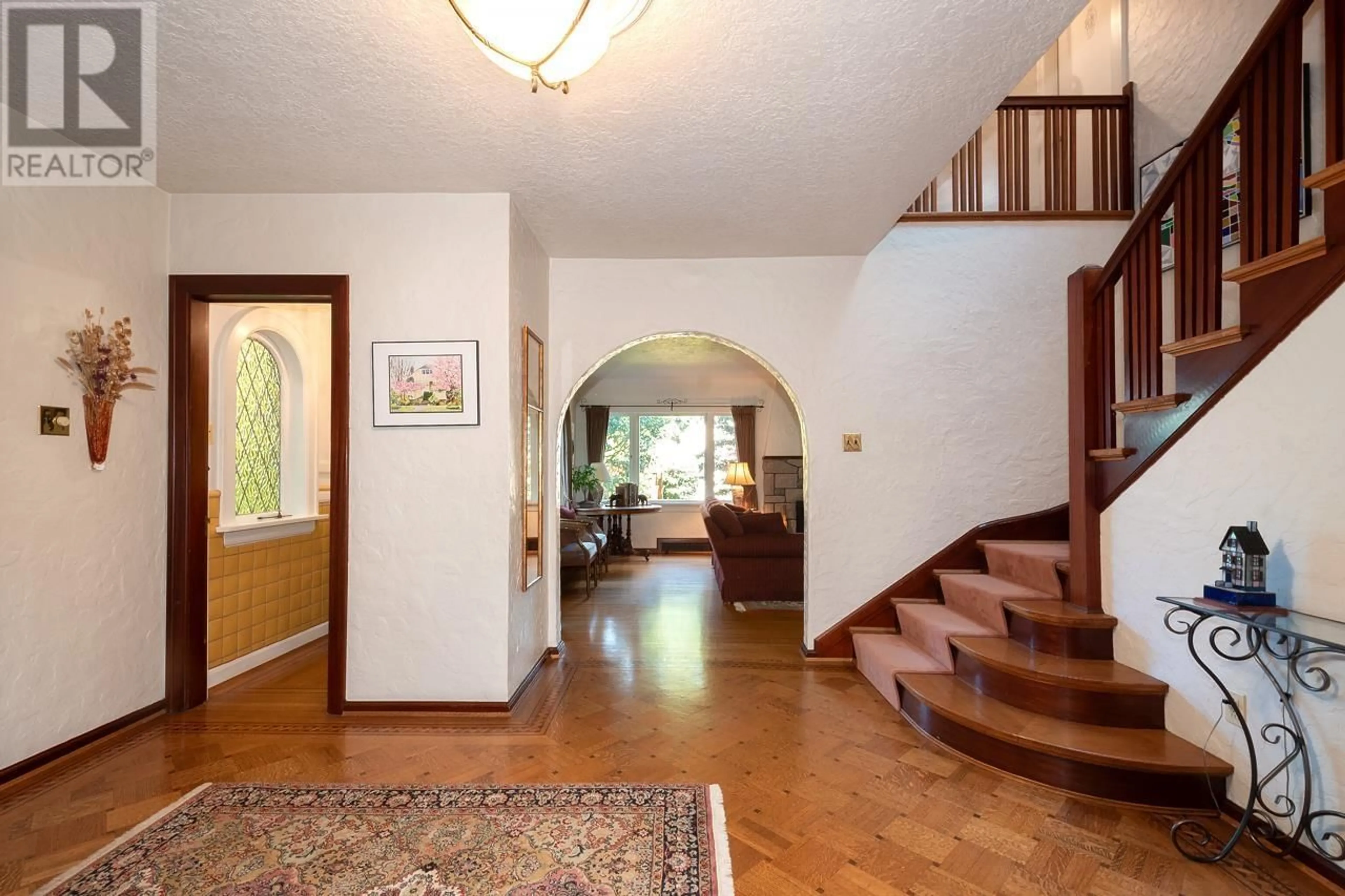 Indoor foyer for 5058 CYPRESS STREET, Vancouver British Columbia V6M3R1