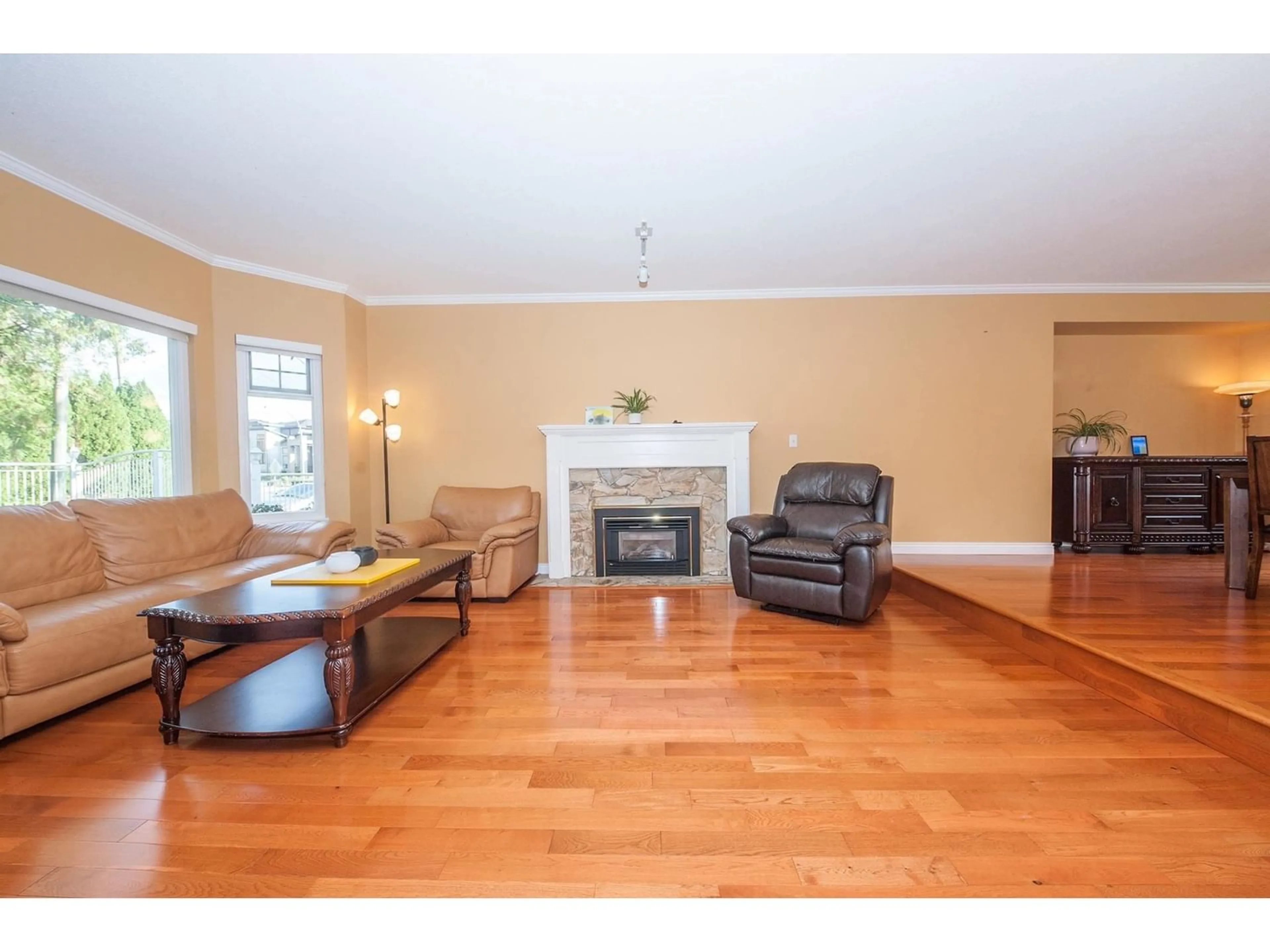 Living room with furniture, wood/laminate floor for 20478 69 AVENUE, Langley British Columbia V2Y1R2