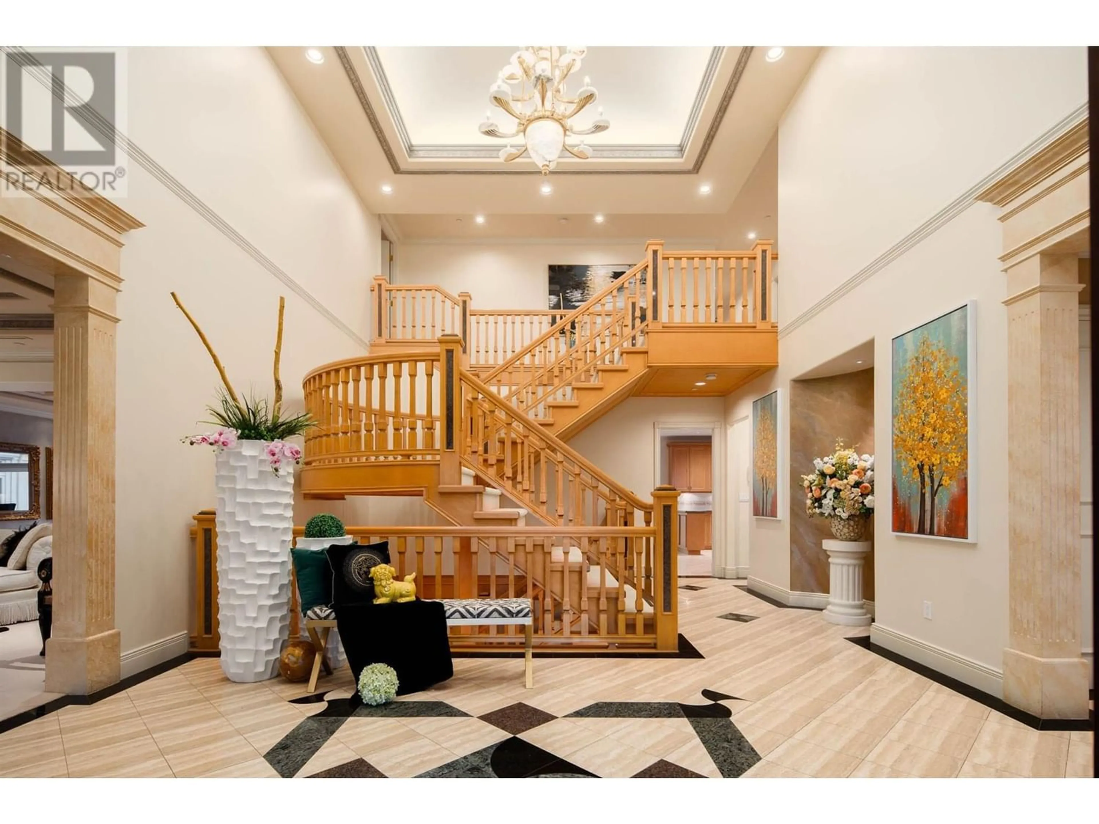 Indoor foyer for 1233 LAURIER AVENUE, Vancouver British Columbia V6H1Y7