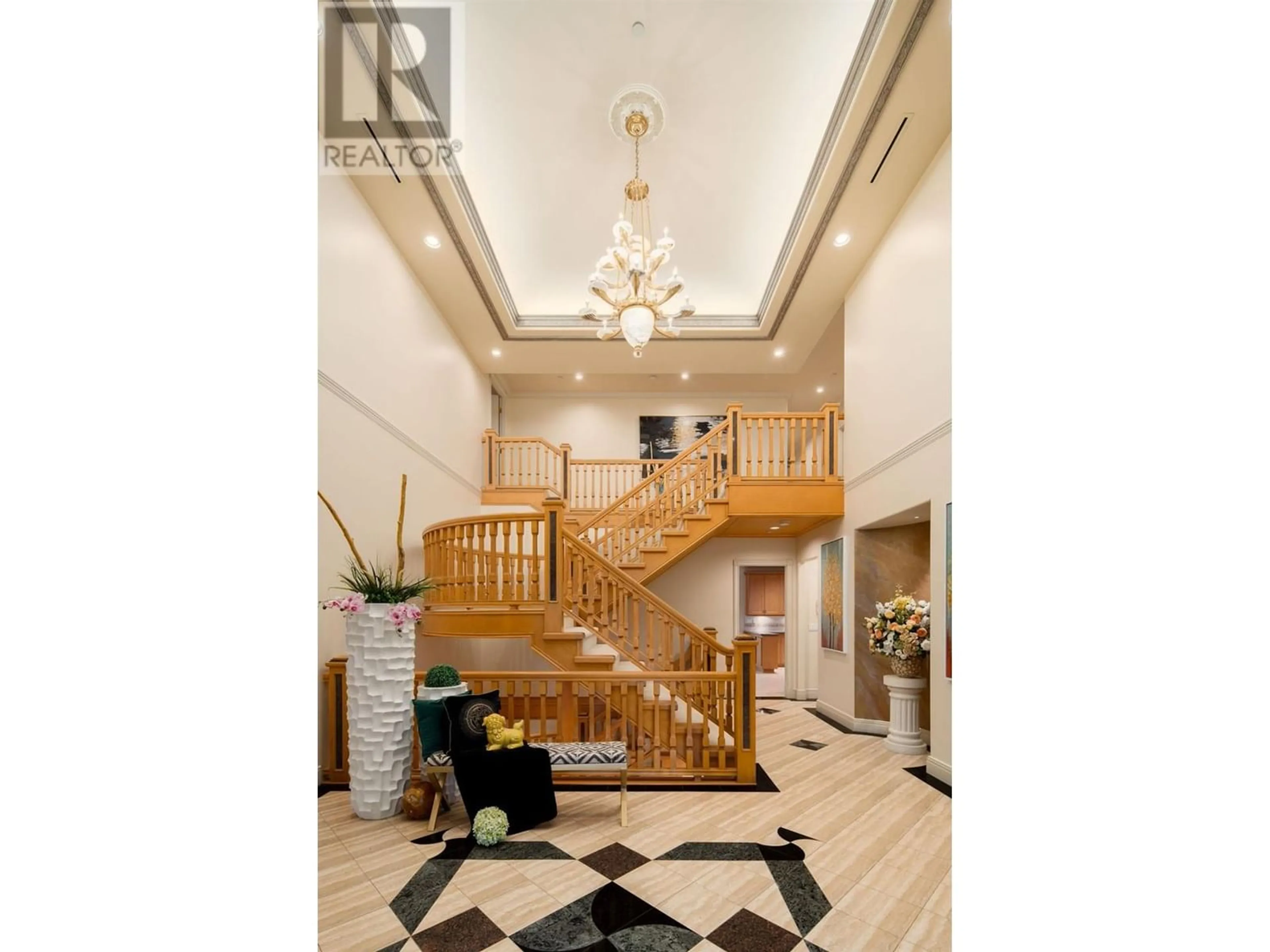 Indoor foyer for 1233 LAURIER AVENUE, Vancouver British Columbia V6H1Y7