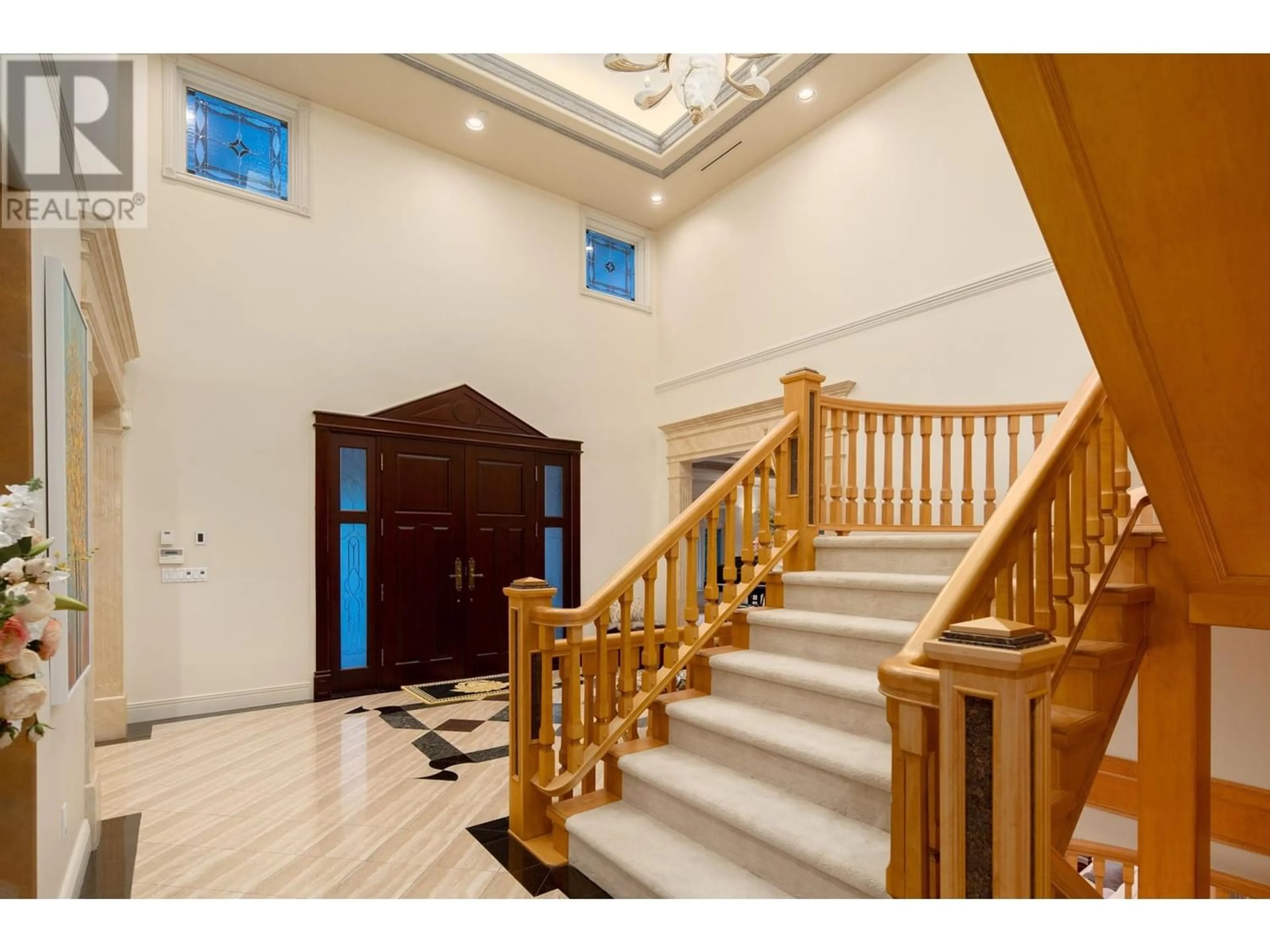 Indoor foyer for 1233 LAURIER AVENUE, Vancouver British Columbia V6H1Y7