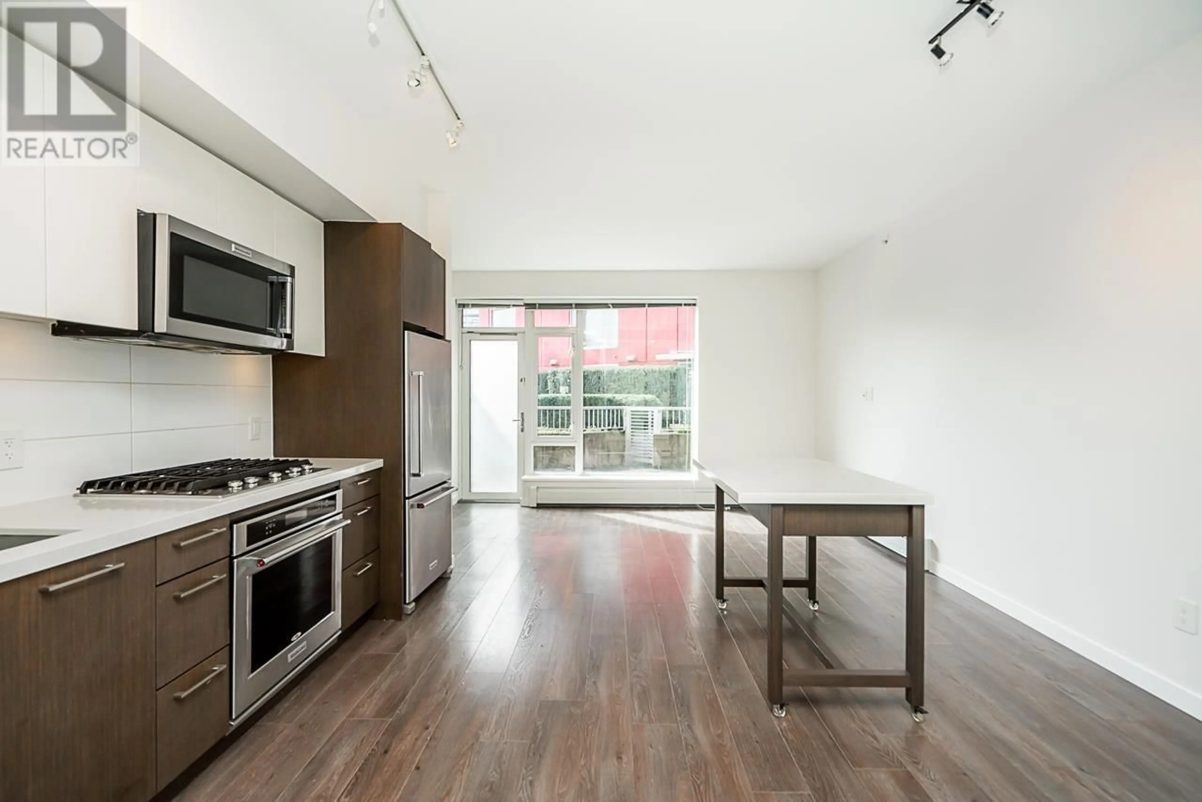 Standard kitchen for 216 384 E 1ST AVENUE, Vancouver British Columbia V5T0G5