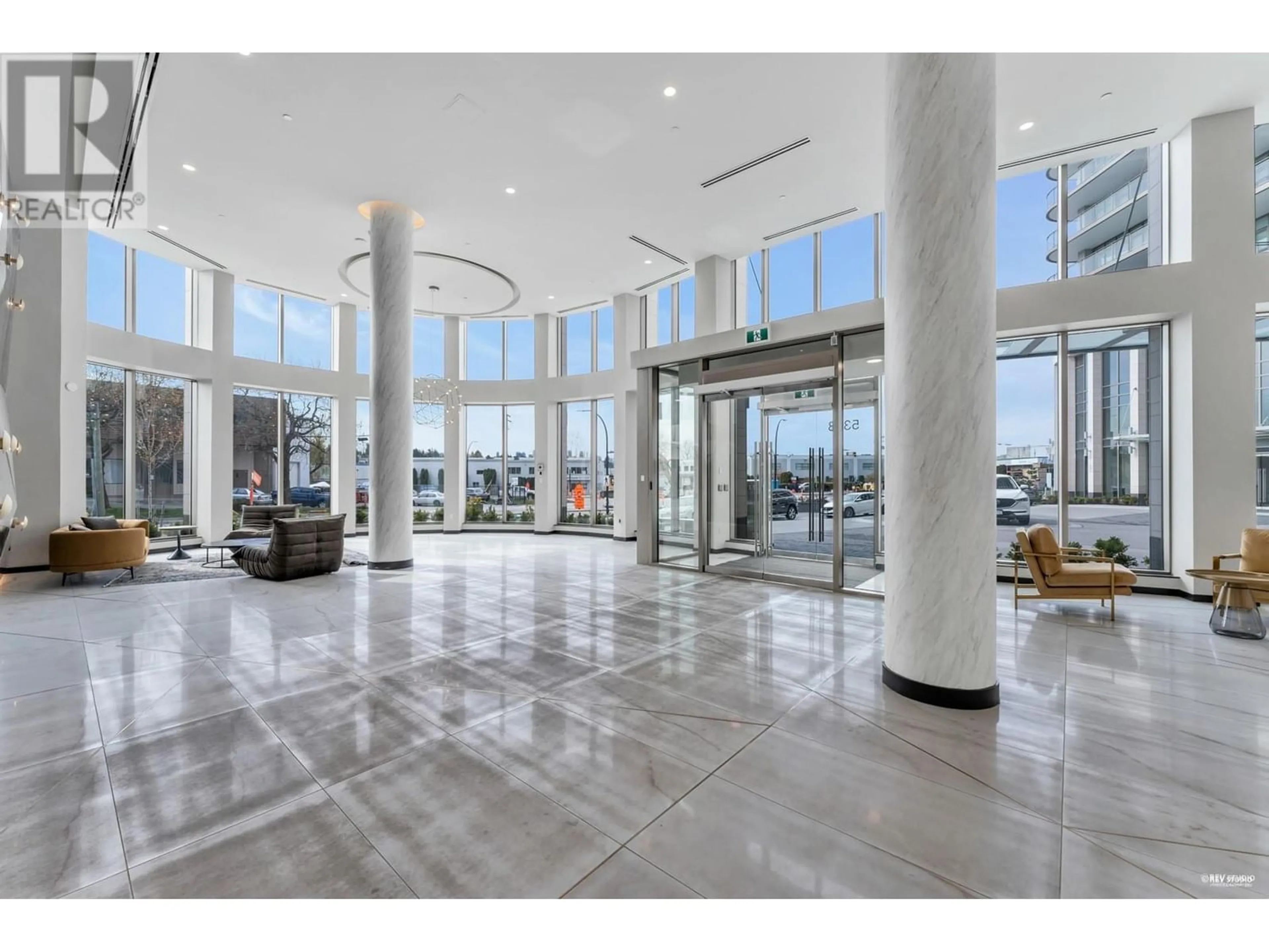 Indoor lobby for 2403 5333 GORING STREET, Burnaby British Columbia V5B3A2