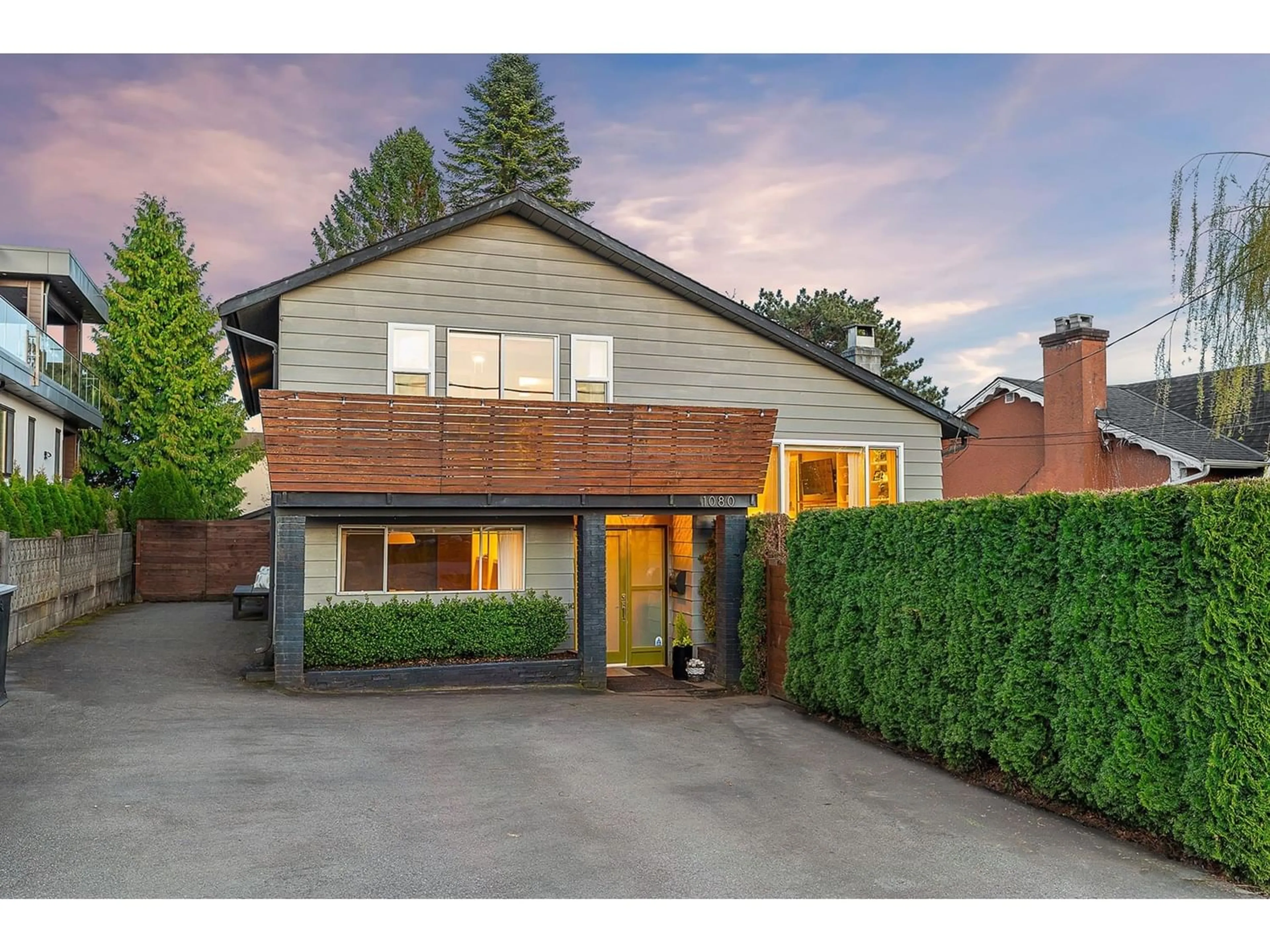 Frontside or backside of a home for 1080 PARKER STREET, White Rock British Columbia V4B4R7
