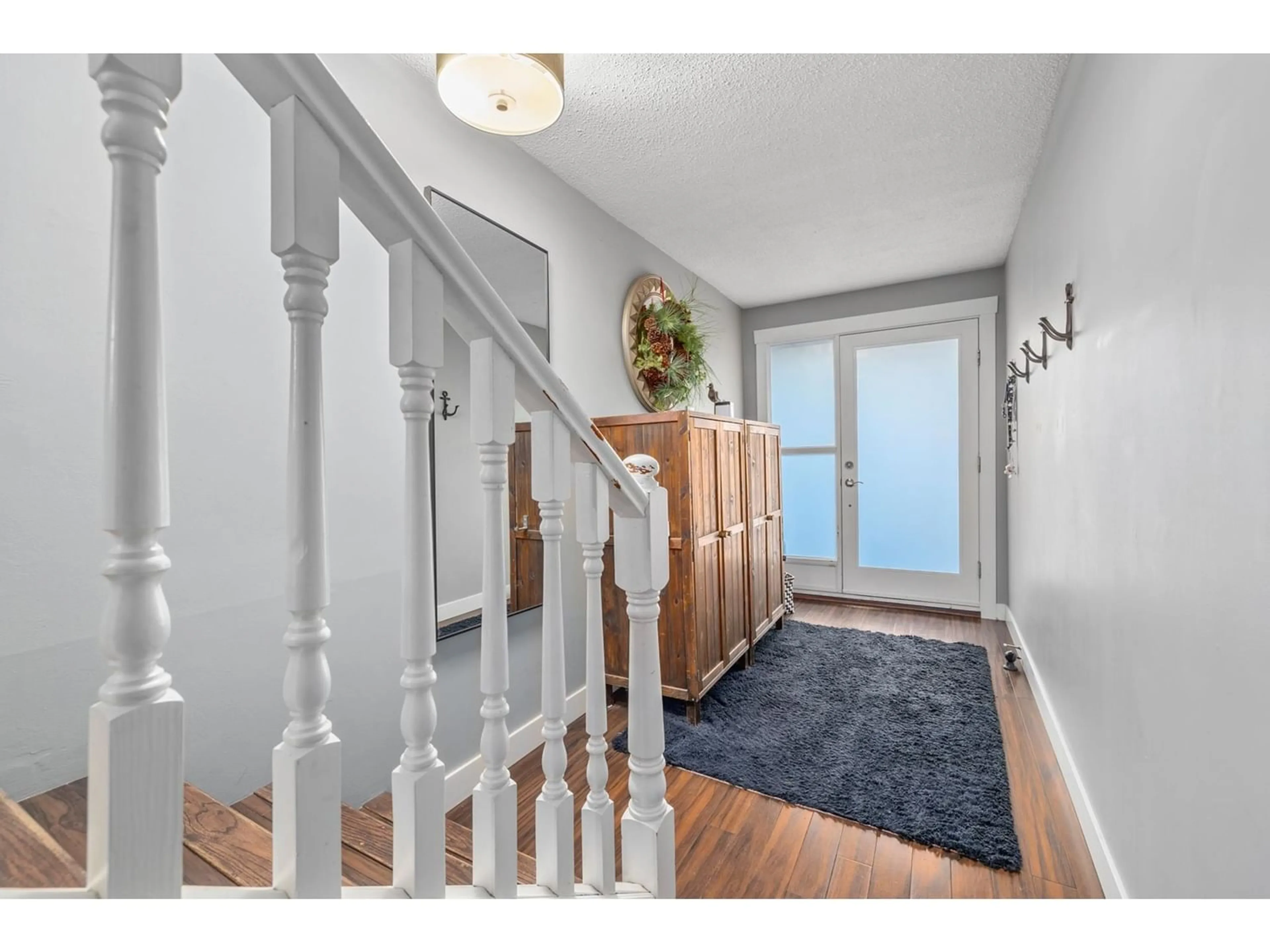 Indoor entryway for 1080 PARKER STREET, White Rock British Columbia V4B4R7