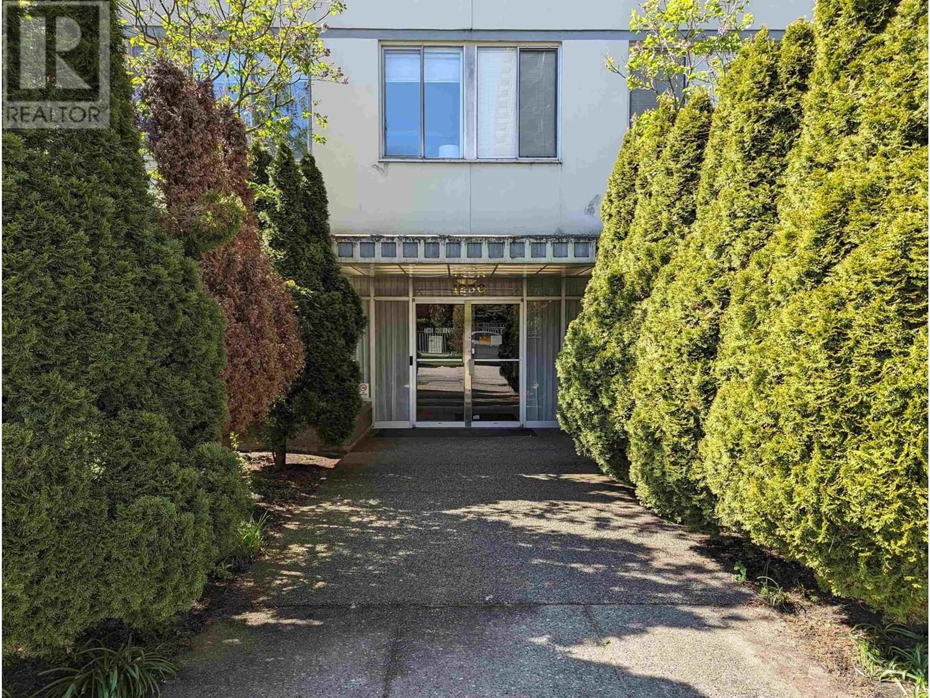 Living room for 601 1250 BURNABY STREET, Vancouver British Columbia V6E1P5