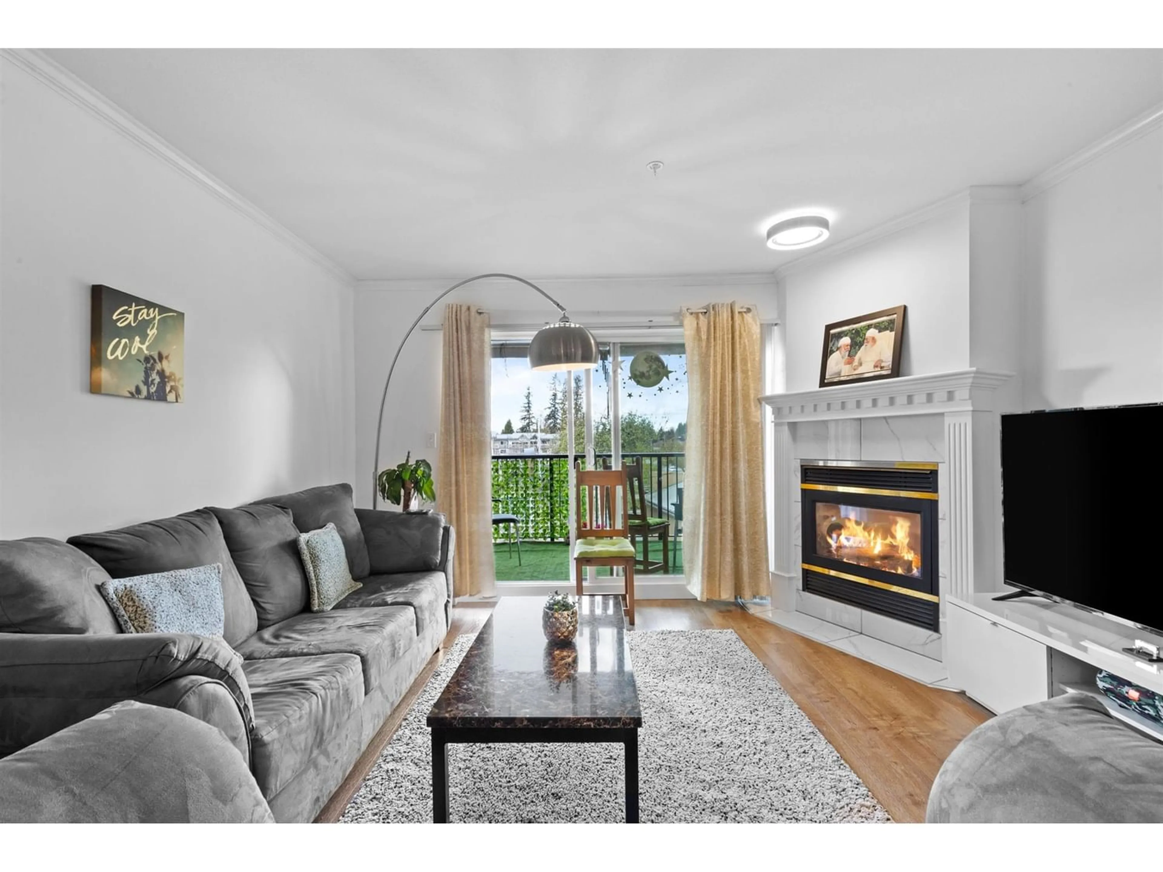 Living room for 304 32044 OLD YALE ROAD, Abbotsford British Columbia V2T2C9