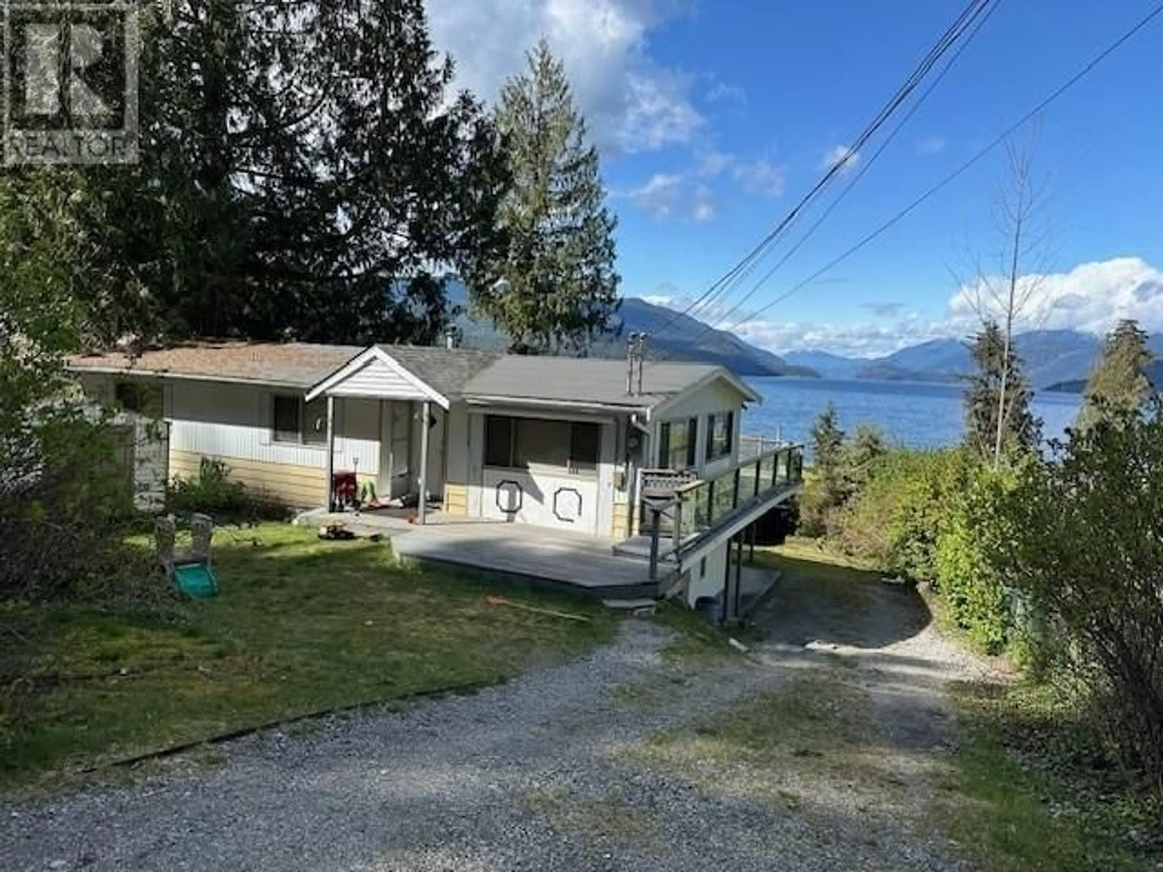 Cottage for 6201 CORACLE DRIVE, Sechelt British Columbia V7Z0C9