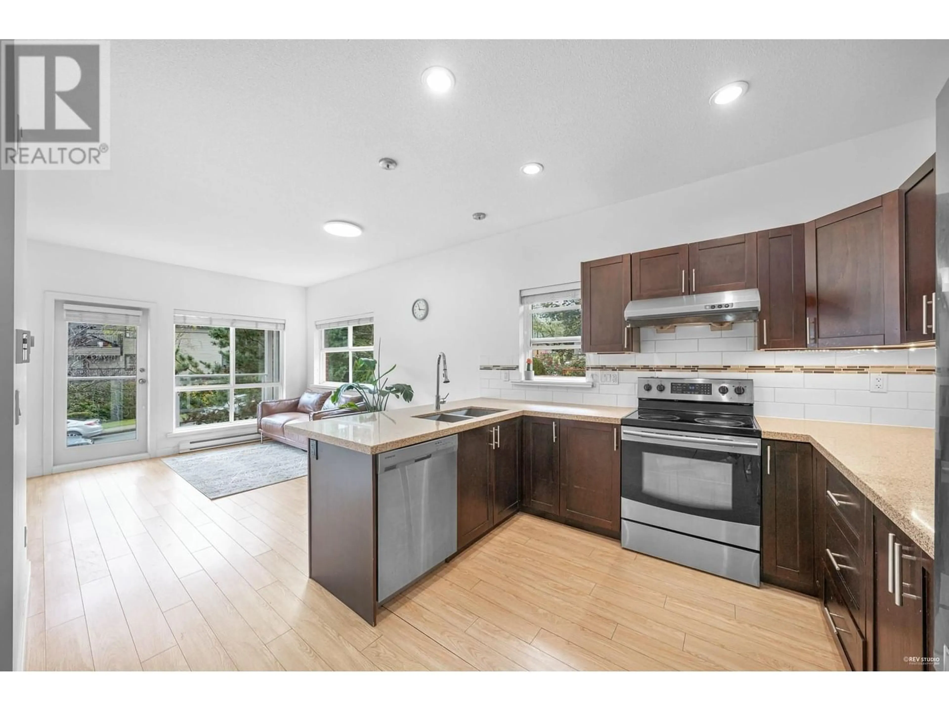 Contemporary kitchen for 214 5655 INMAN AVENUE, Burnaby British Columbia V5H2M2