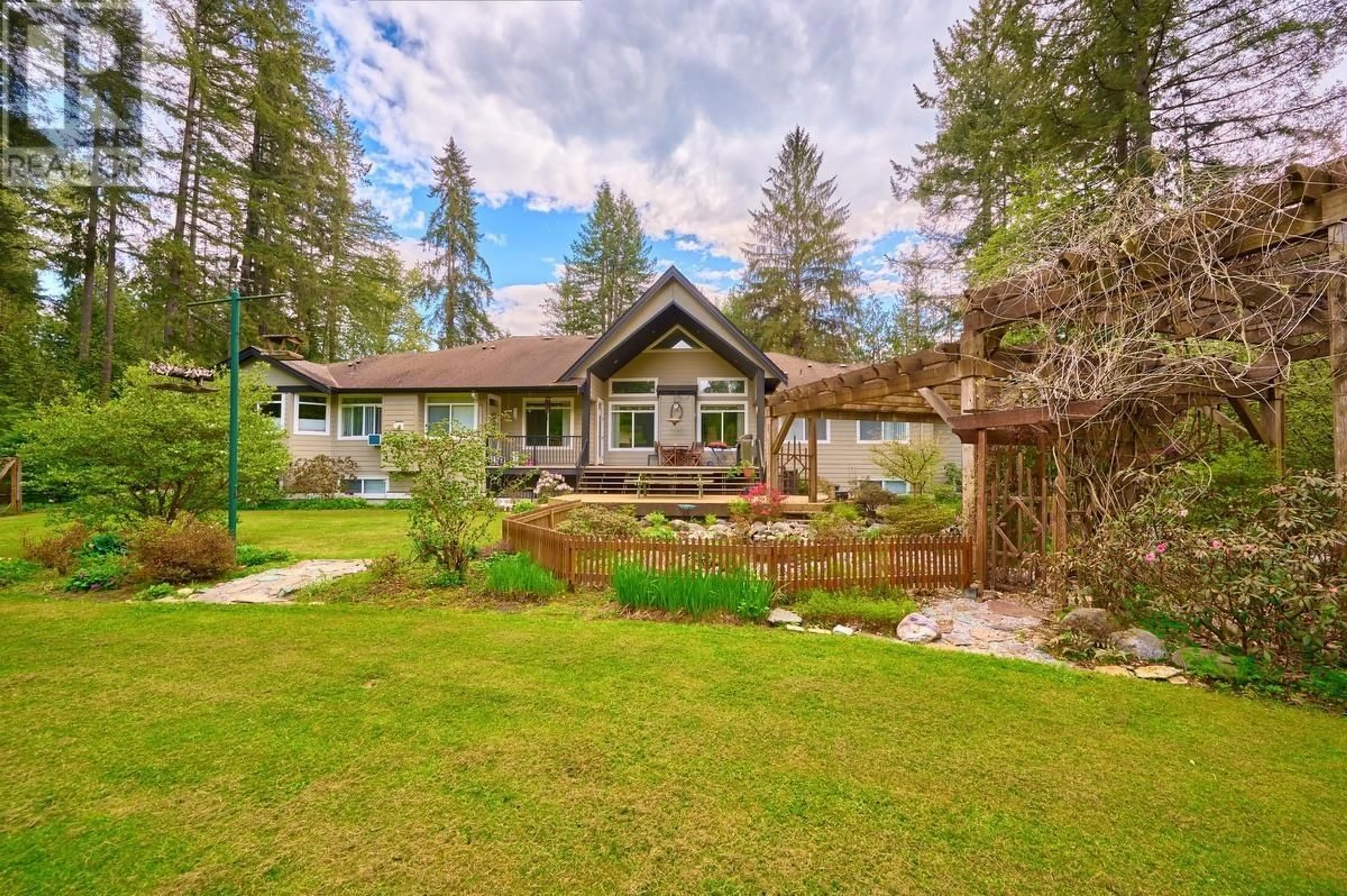 Cottage for 23447 DOGWOOD AVENUE, Maple Ridge British Columbia V2X4S4