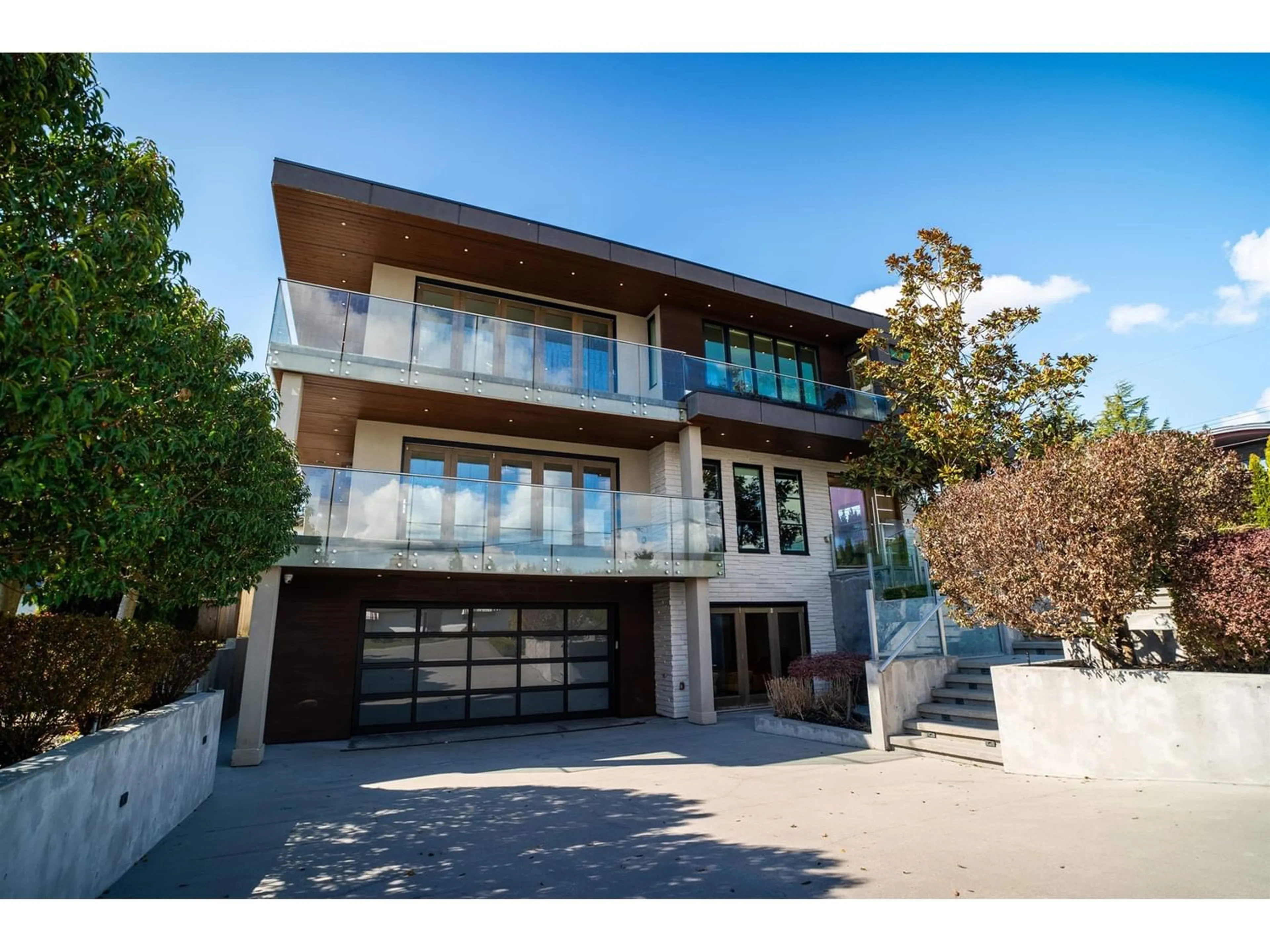 Frontside or backside of a home for 1089 EWSON STREET, White Rock British Columbia V4B4V3