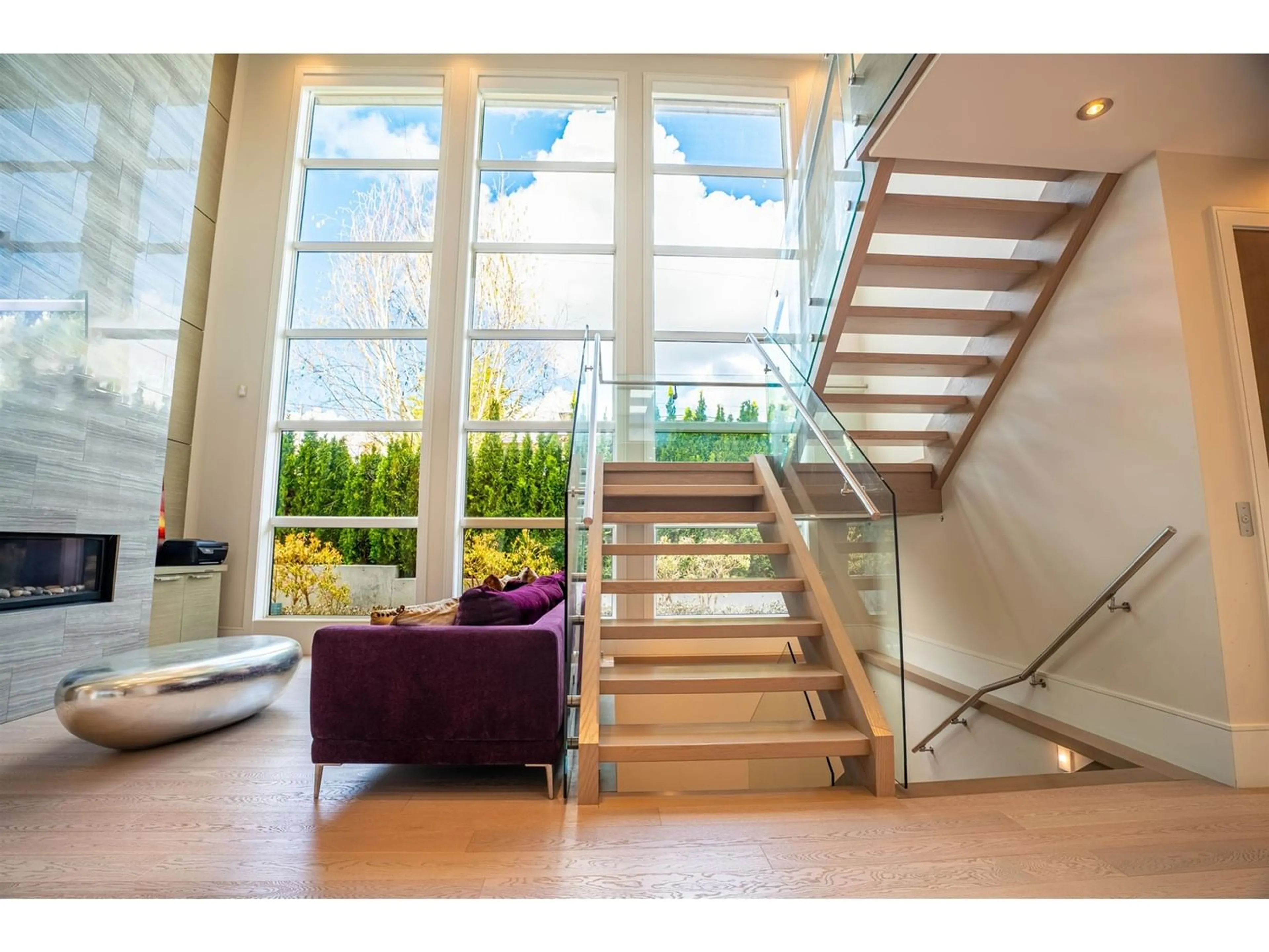 Indoor foyer for 1089 EWSON STREET, White Rock British Columbia V4B4V3