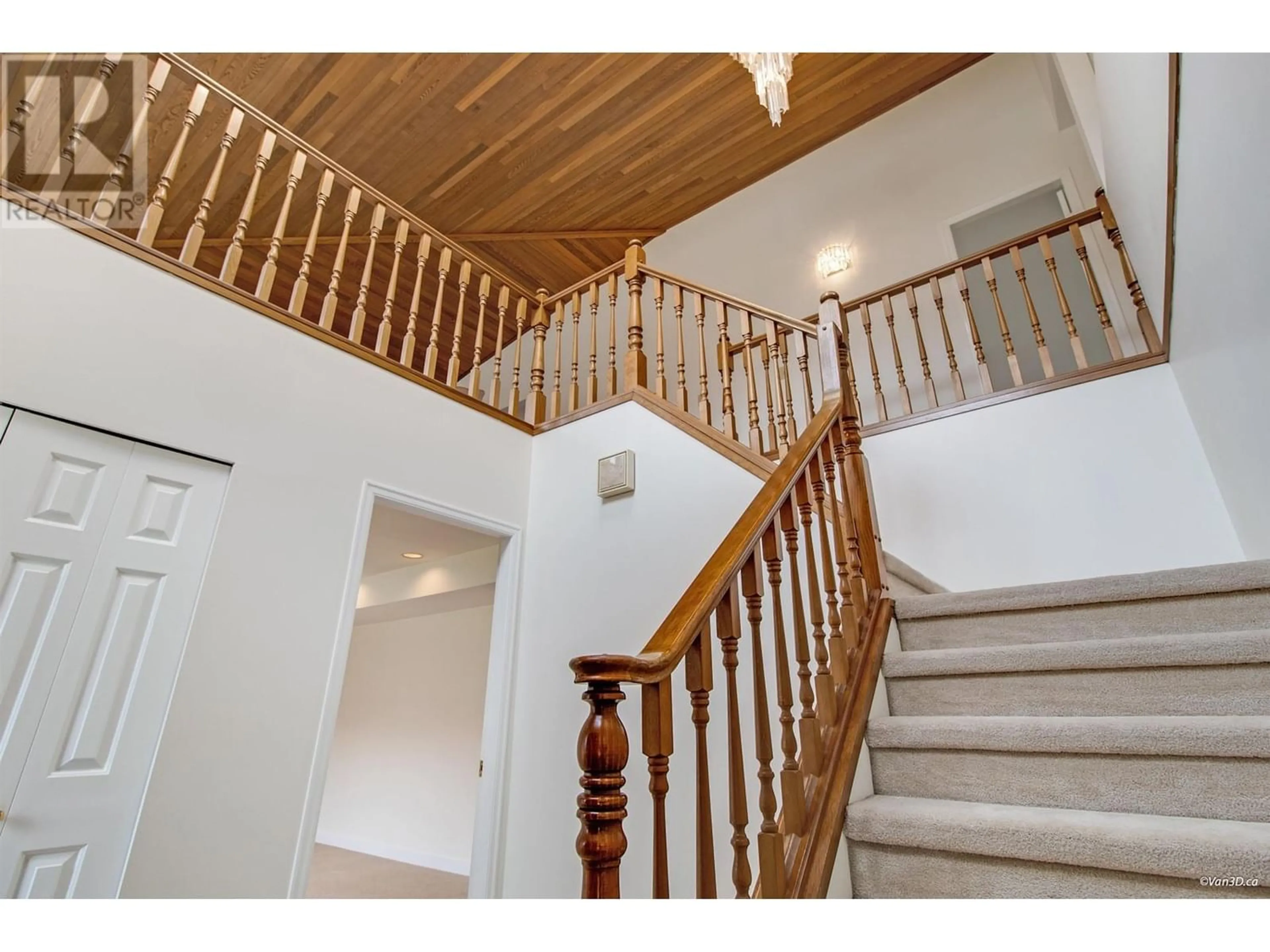 Stairs for 2938 PHILLIPS AVENUE, Burnaby British Columbia V5A2W5