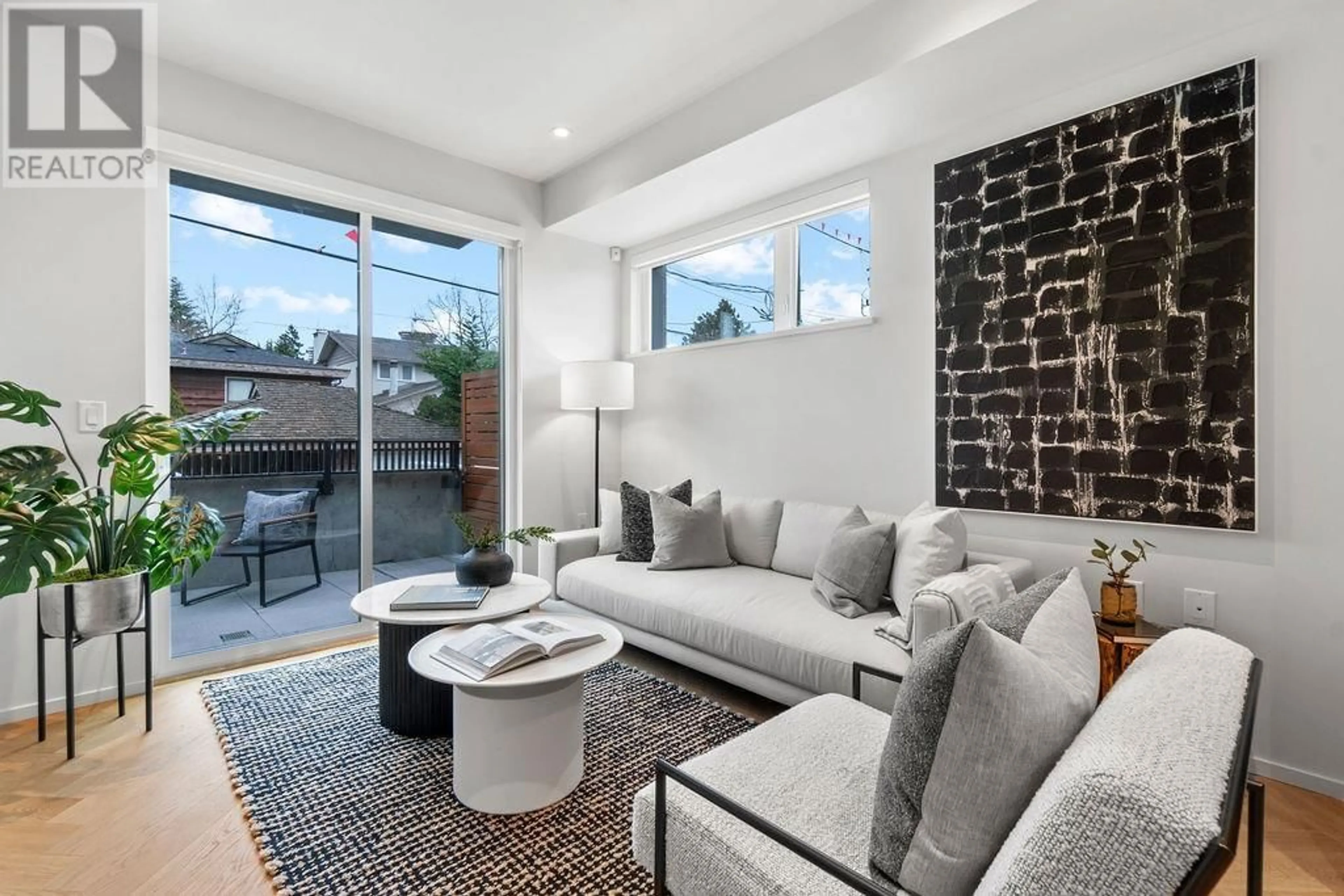 Living room for 121 755 W 49TH AVENUE, Vancouver British Columbia V5Z2S6