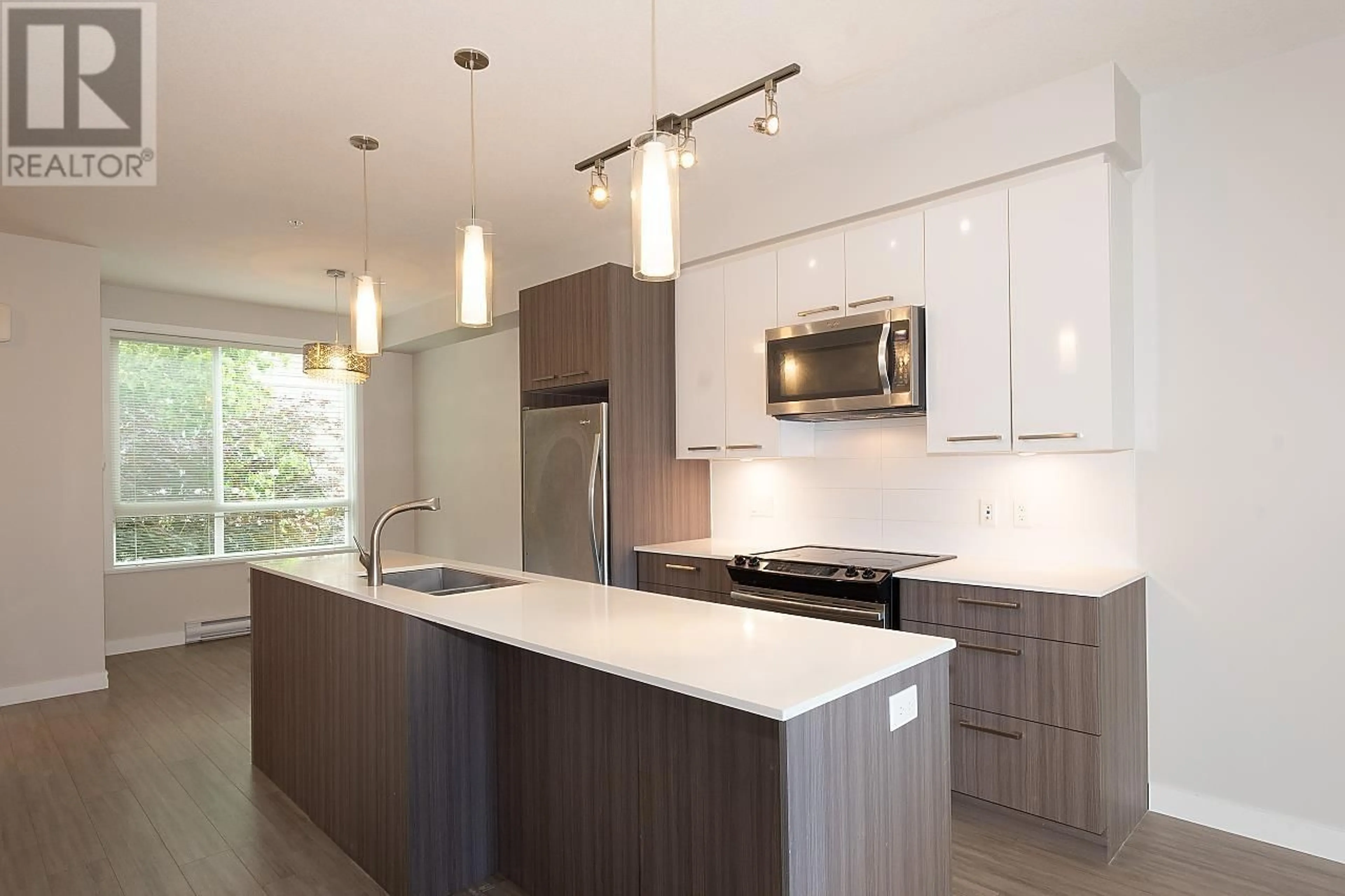 Contemporary kitchen for 7 638 REGAN AVENUE, Coquitlam British Columbia V3J0E6