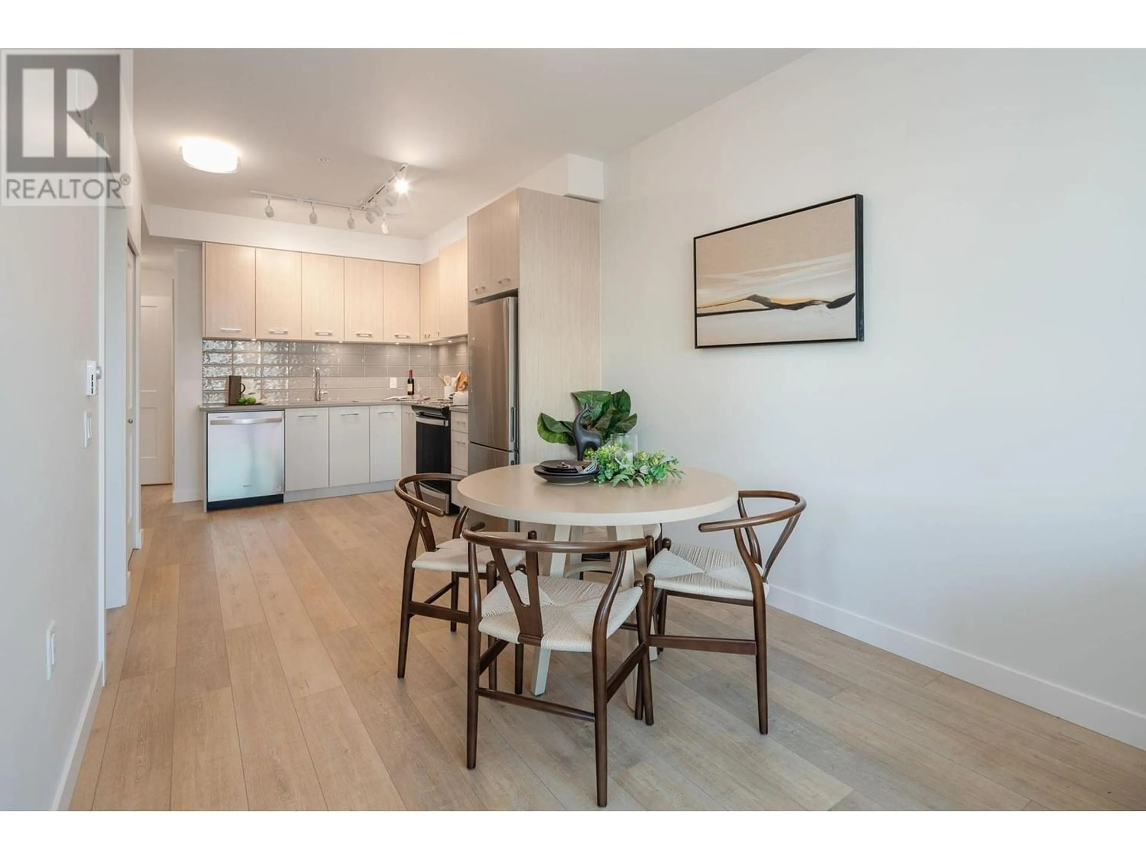 Standard kitchen for 208 4933 CLARENDON STREET, Vancouver British Columbia V5R3J3