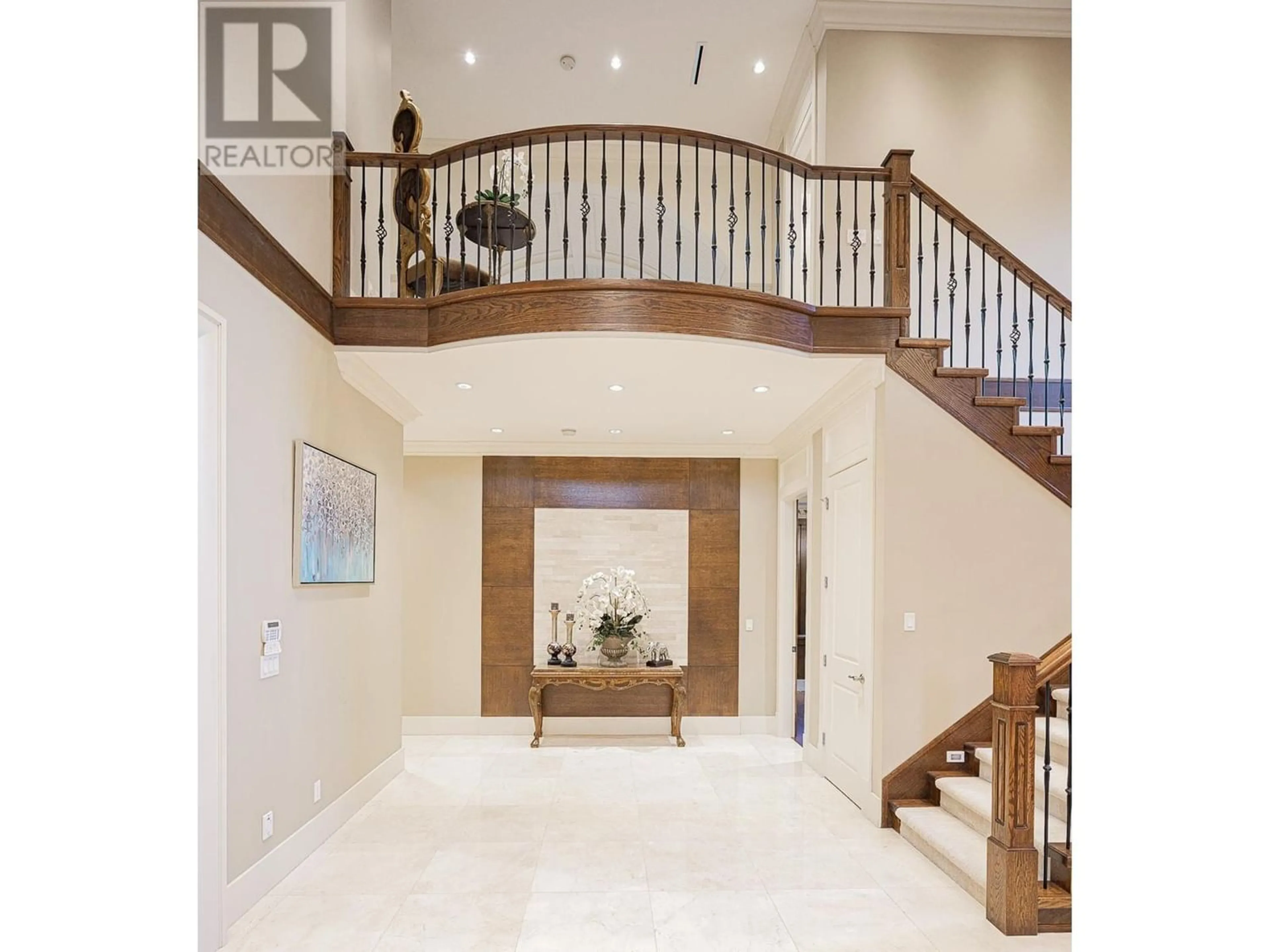 Indoor foyer, wood floors for 7879 TWEEDSMUIR AVENUE, Richmond British Columbia V7A1L3