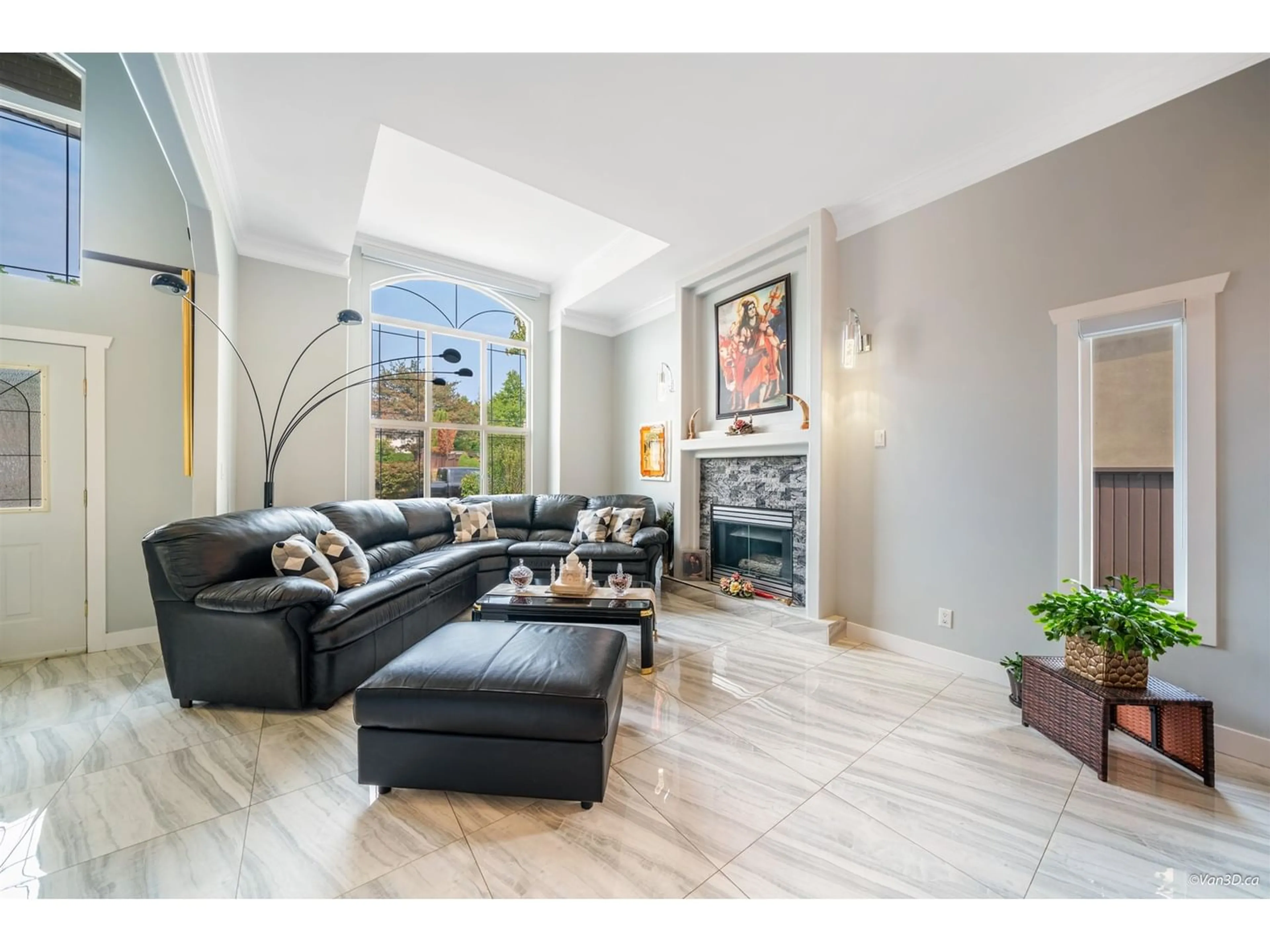 Living room for 16662 102 AVENUE, Surrey British Columbia V4N4X2