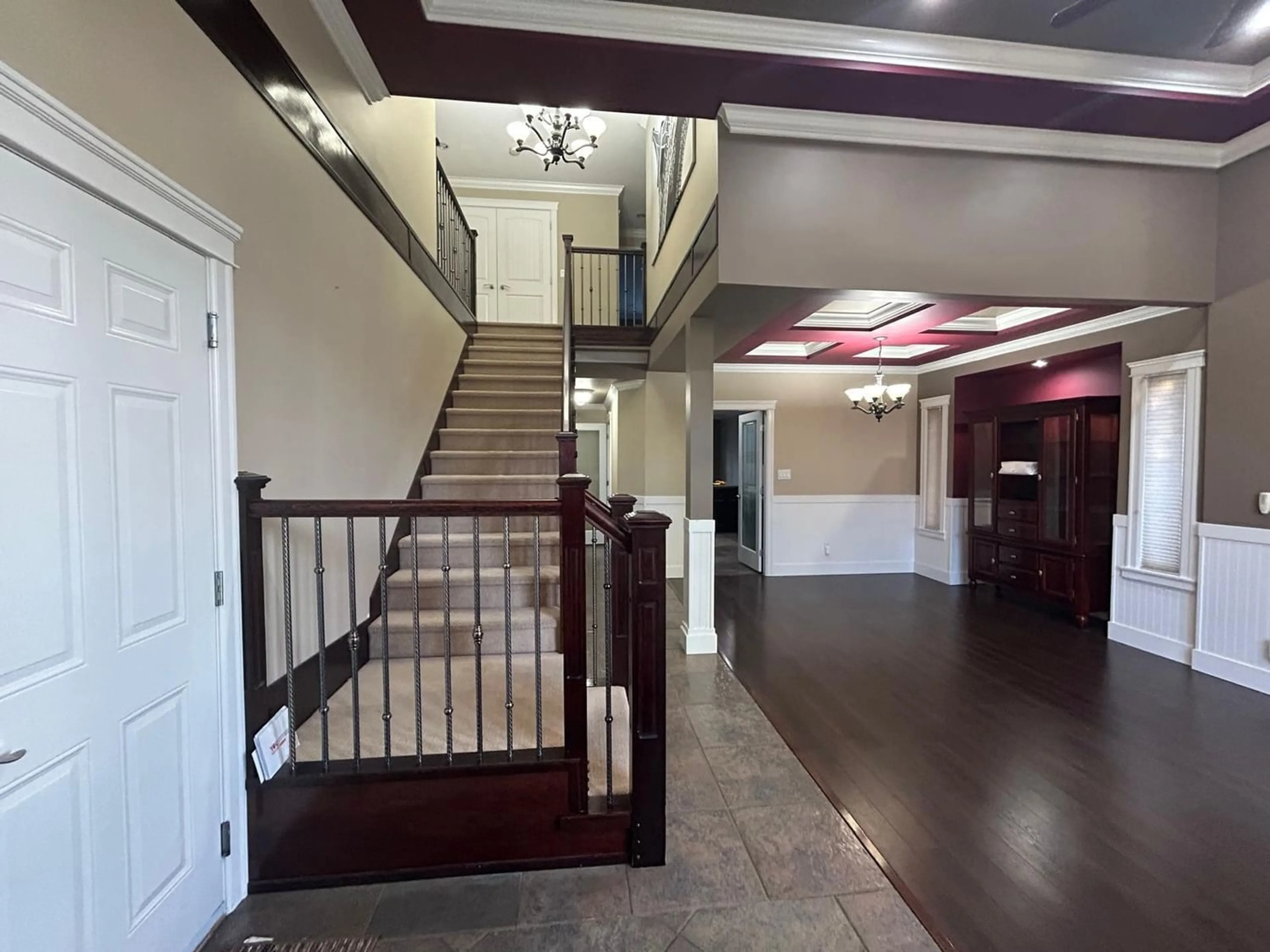 Indoor foyer for 14270 65 AVENUE, Surrey British Columbia V3S1H1