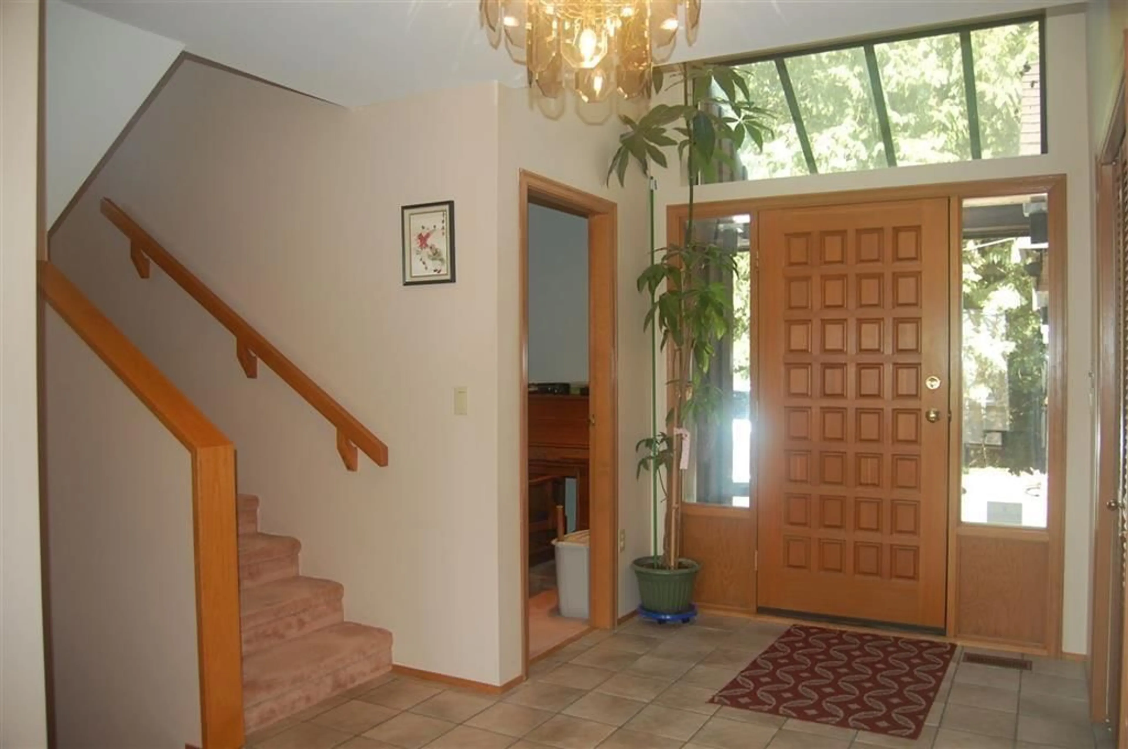 Indoor foyer, wood floors for 31530 OLSON AVENUE, Mission British Columbia V4S1E8