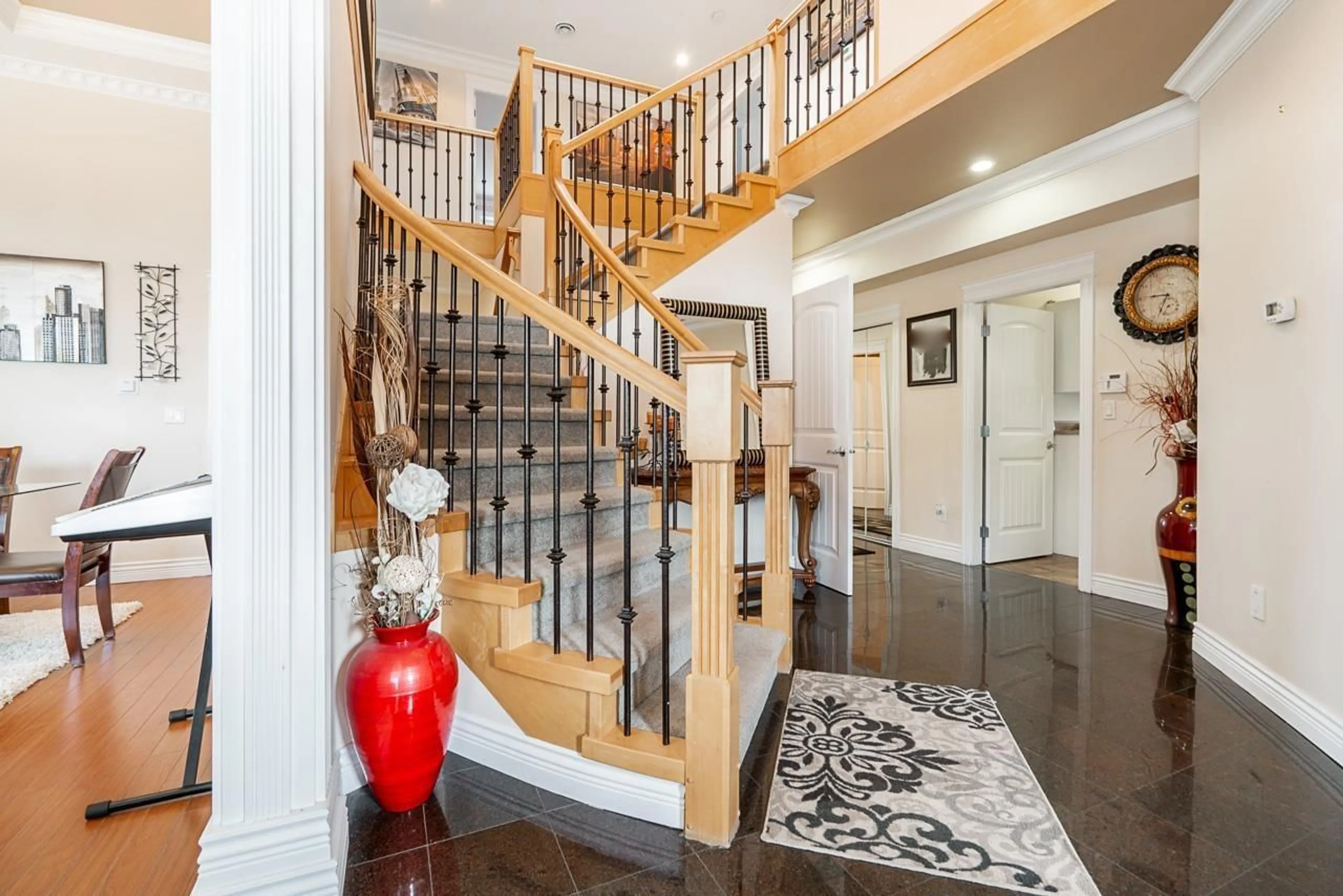 Indoor foyer for 17109 85 AVENUE, Surrey British Columbia V4N0B1