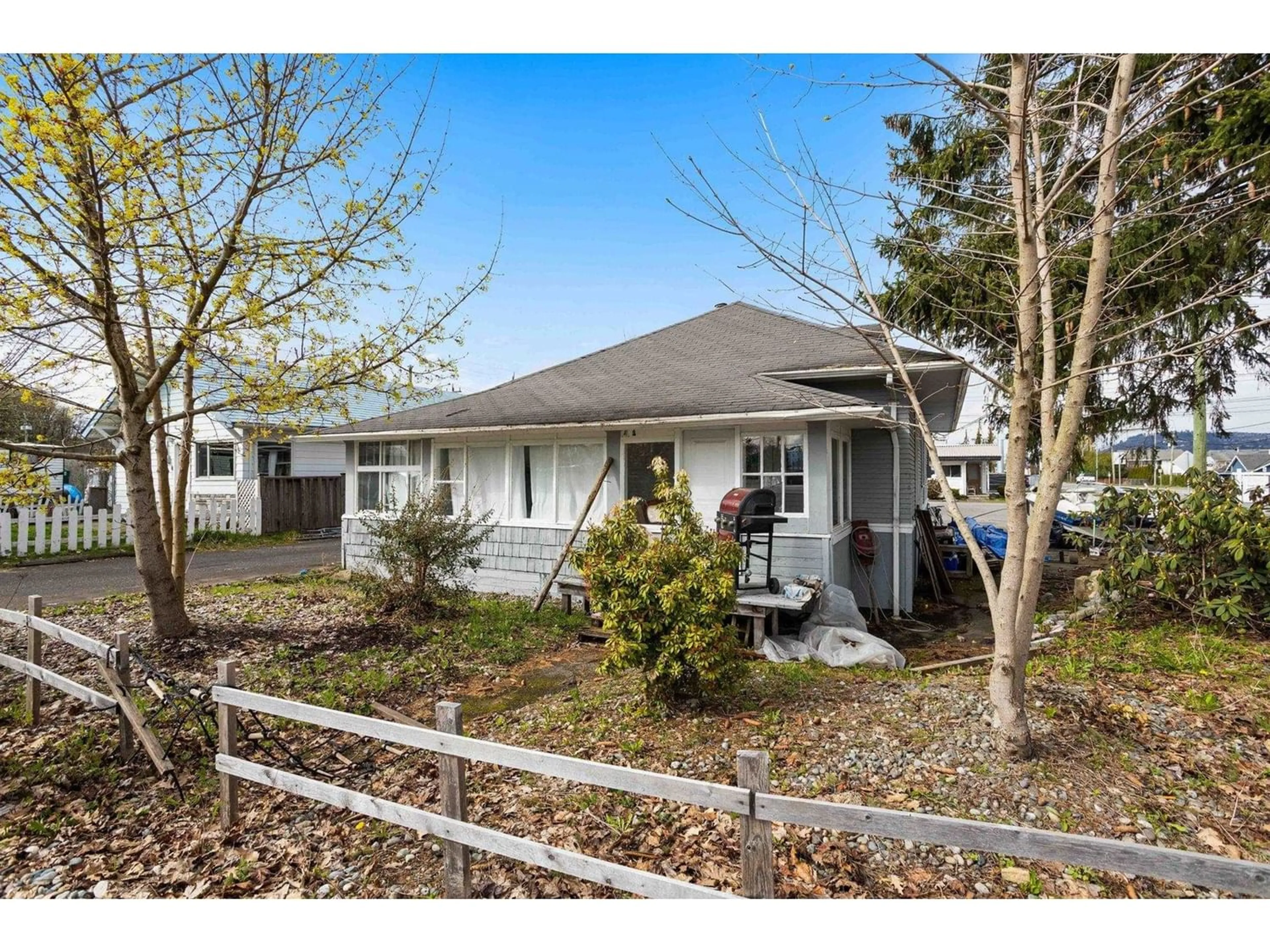 Frontside or backside of a home for 34595 2 AVENUE, Abbotsford British Columbia V2S8B7