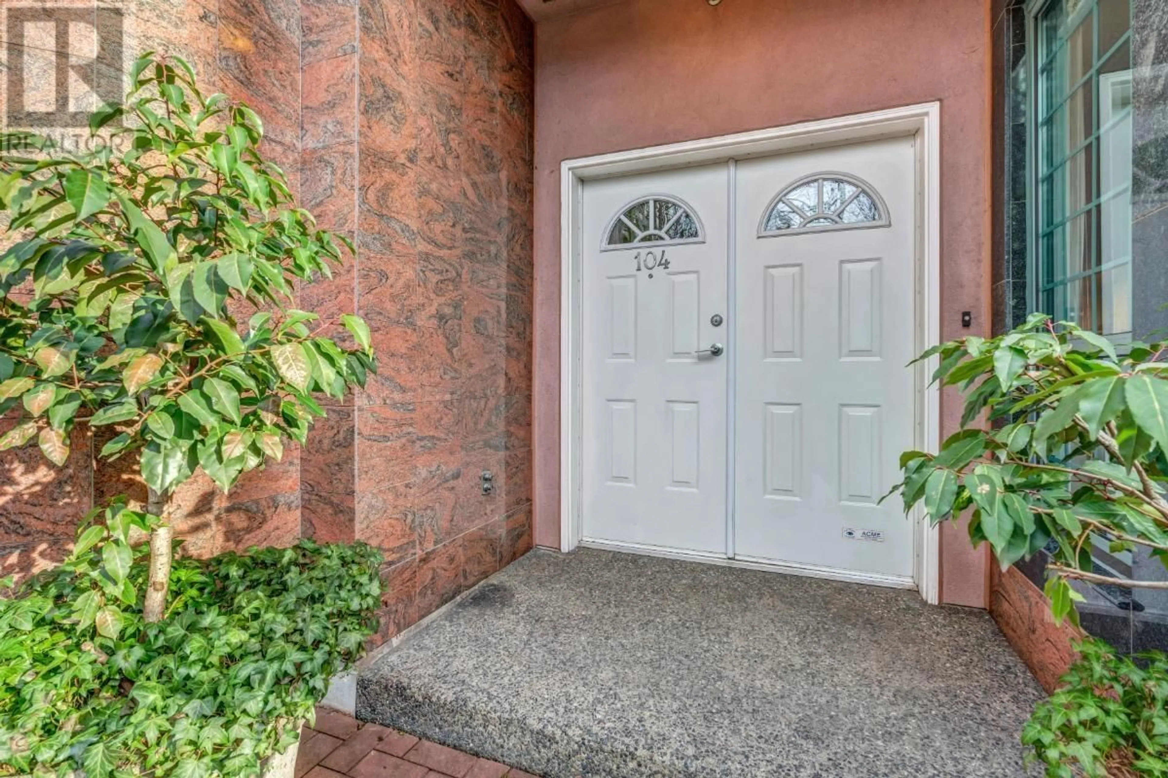 Indoor entryway for 104 293 SMITHE STREET, Vancouver British Columbia V6B5W4