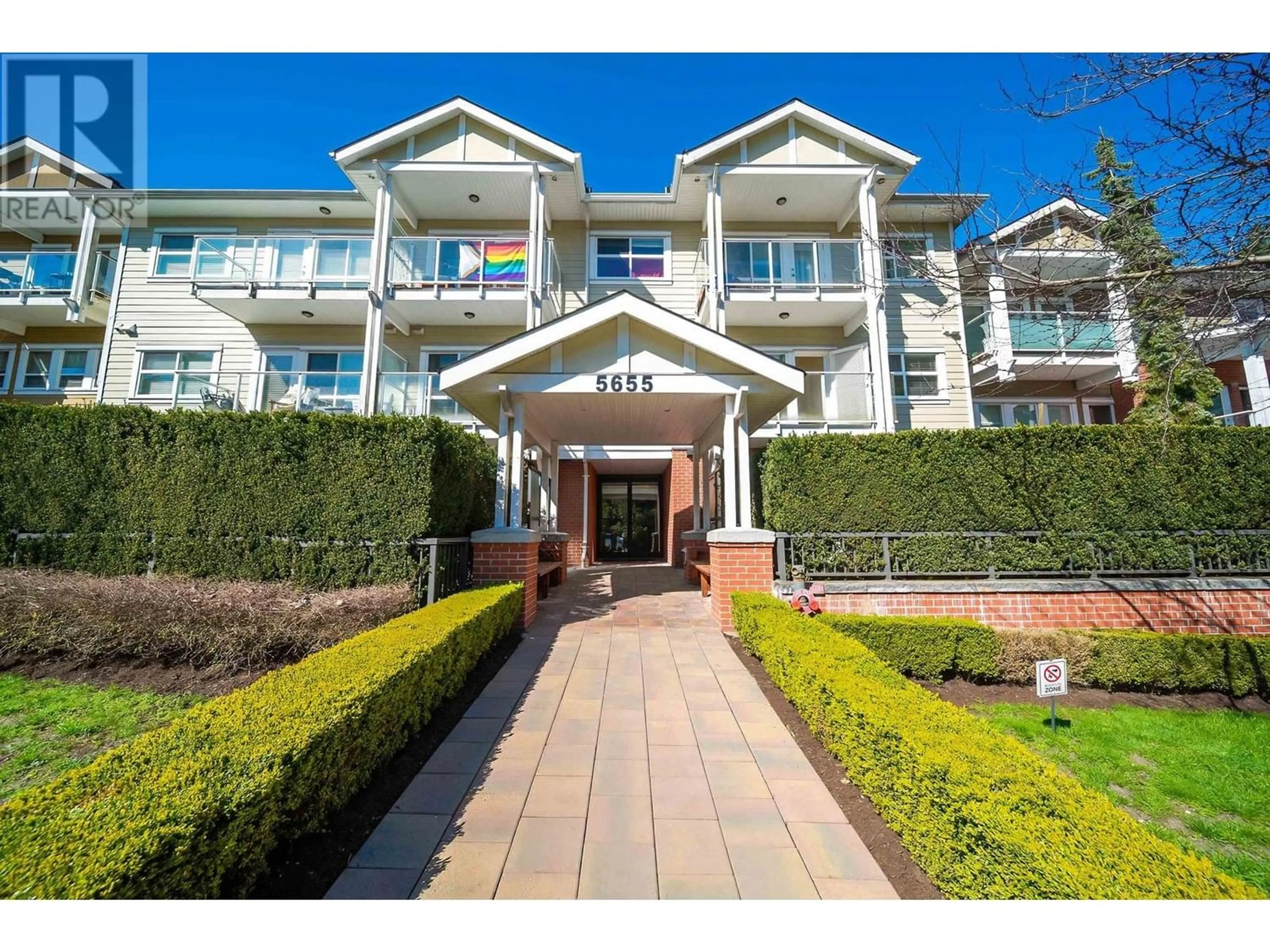 A pic from exterior of the house or condo for 308 5655 INMAN AVENUE, Burnaby British Columbia V5H2M2