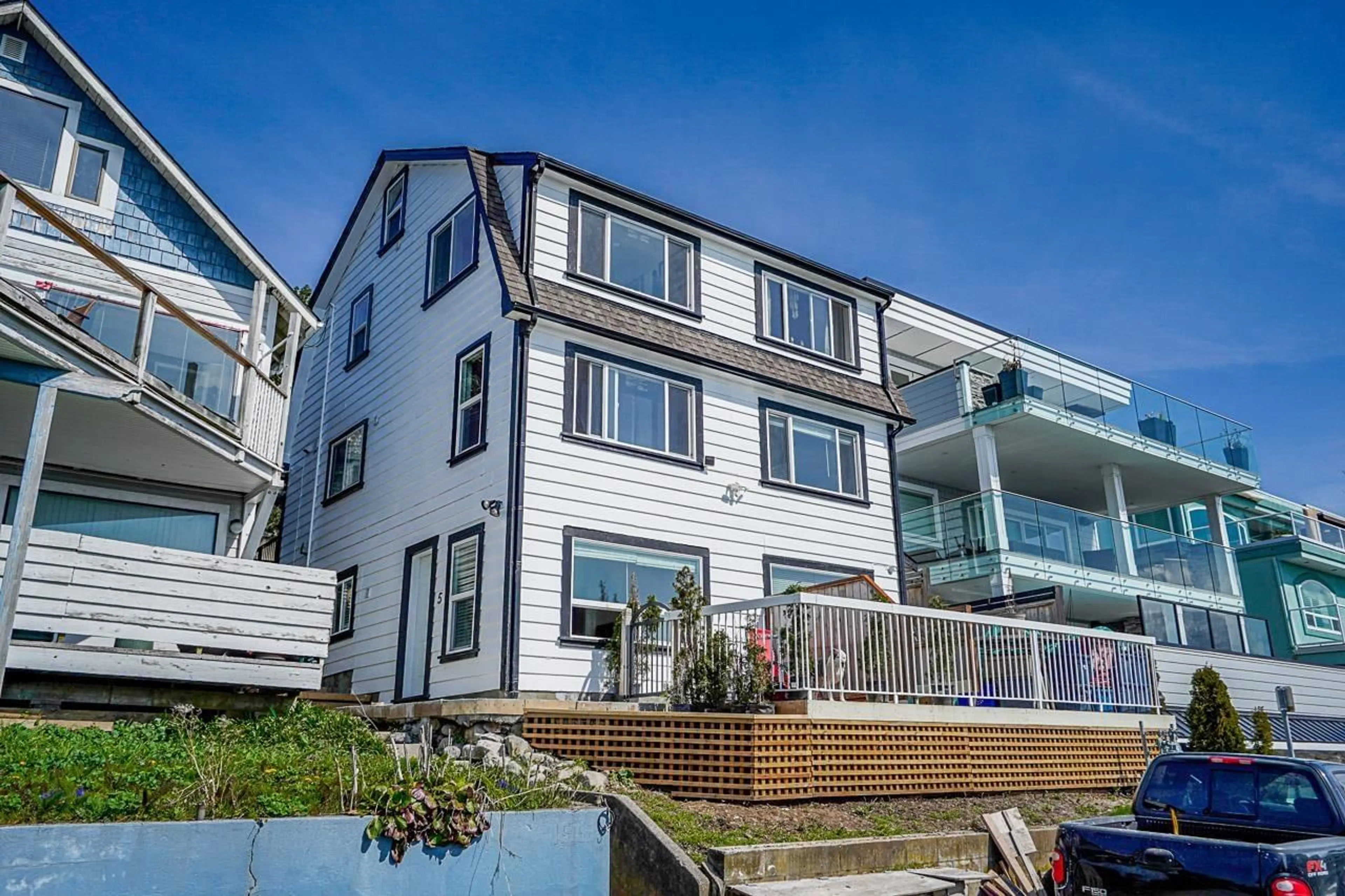 A pic from exterior of the house or condo for 15156 VICTORIA AVENUE, White Rock British Columbia V4B1G3